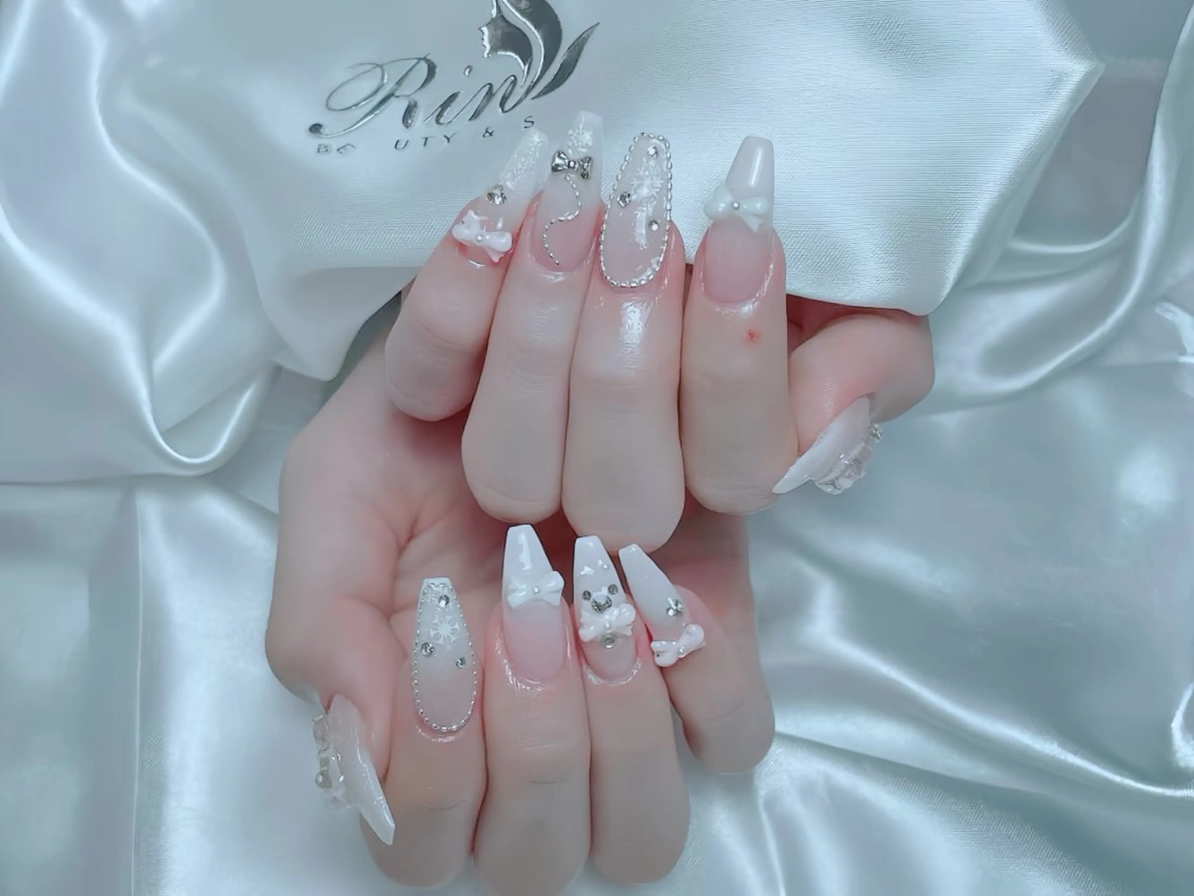 ネイル フラッシュネイル フラワーネイル フットネイル ジェルネイル ガーリー ハンドネイル Rin Nail 新大久保店のネイルデザイン