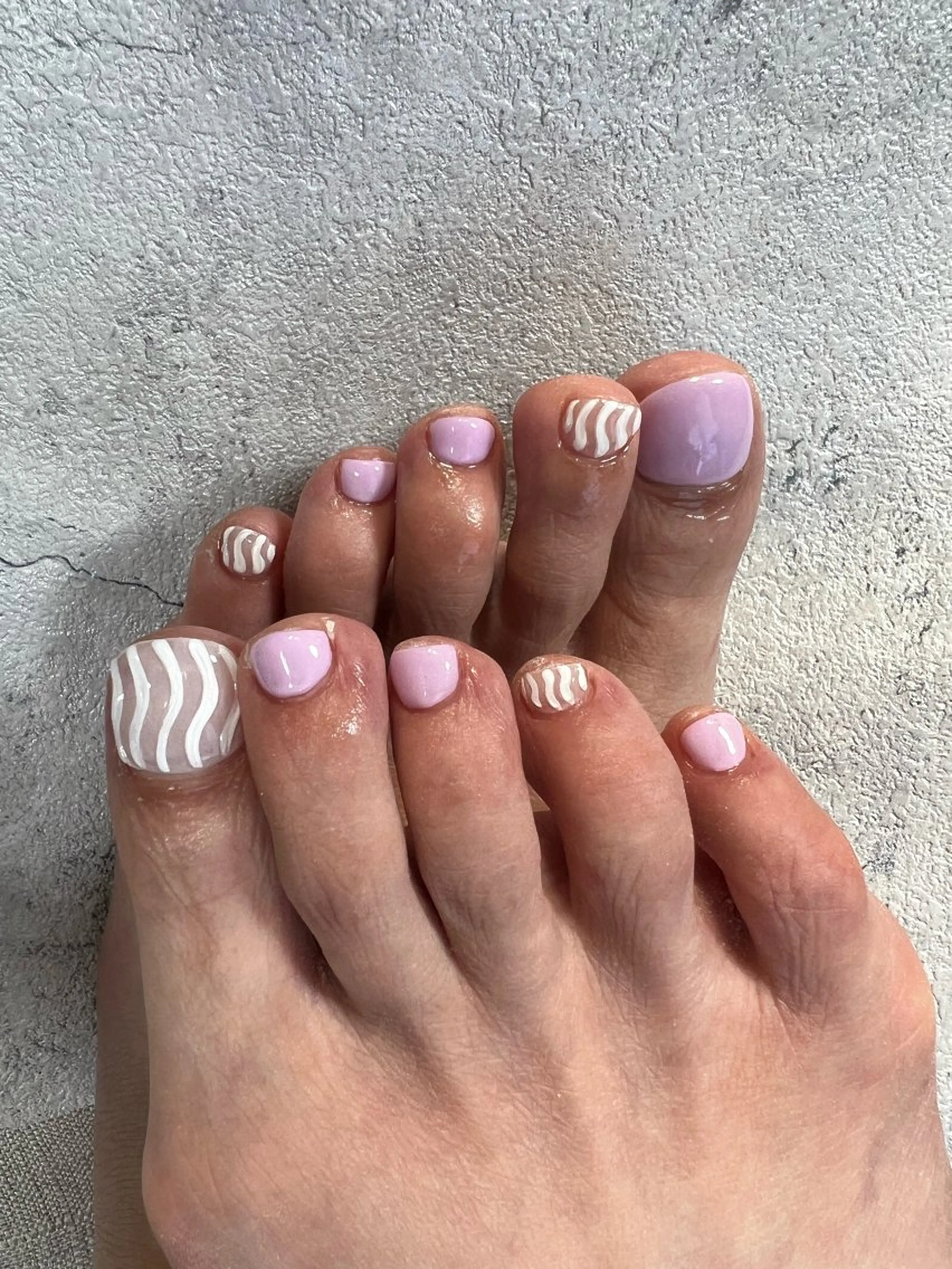 ネイル フットネイル ジェルネイル 持ち込み ニュアンスネイル ワンカラーネイル フットネイル flowers nailのネイルデザイン