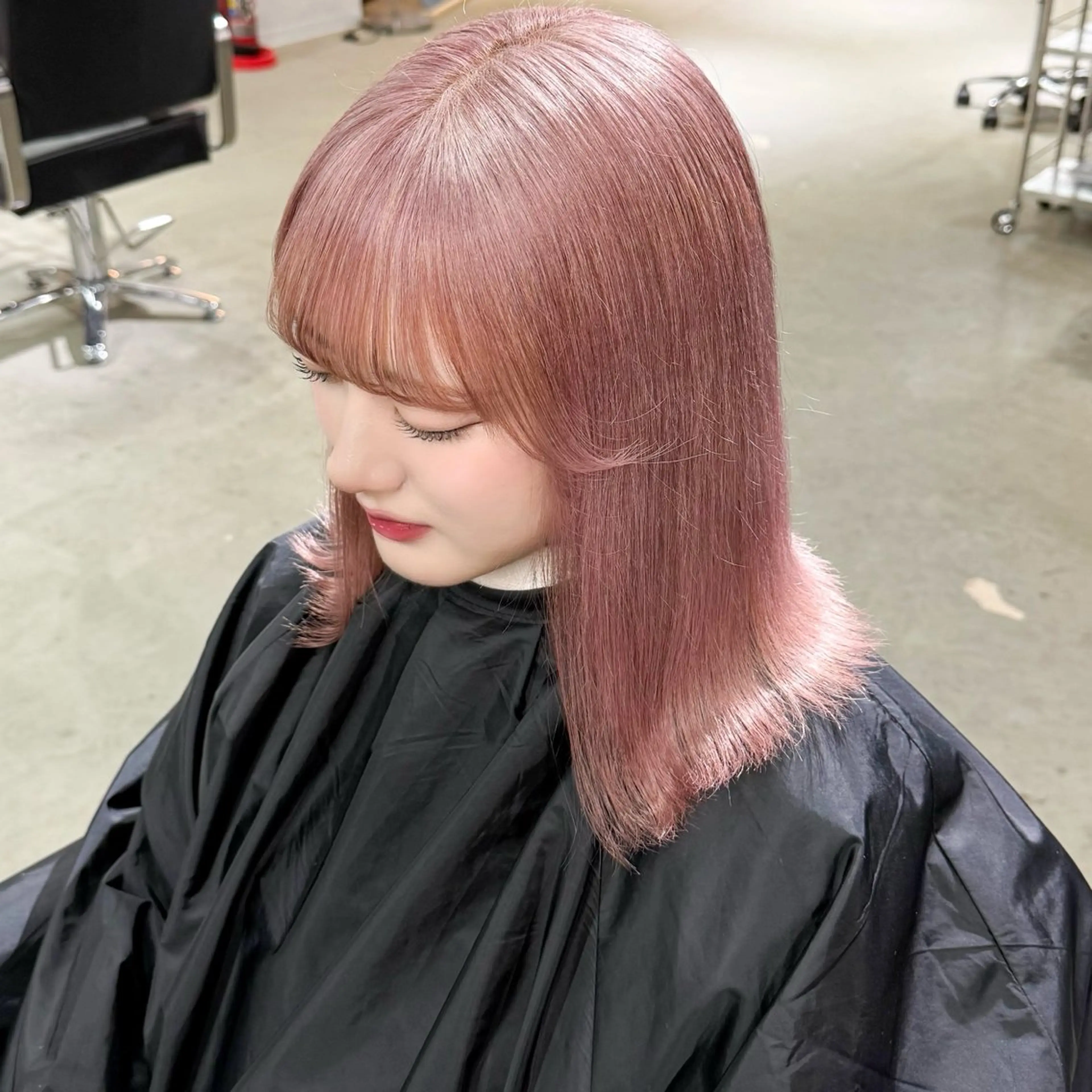 ミディアム カラー ベージュカラー ブリーチ ケアブリーチ ピンクカラー ピンクベージュ ヘアカラー レイヤー/暖色/ ミルクティー/マリアのヘアスタイル