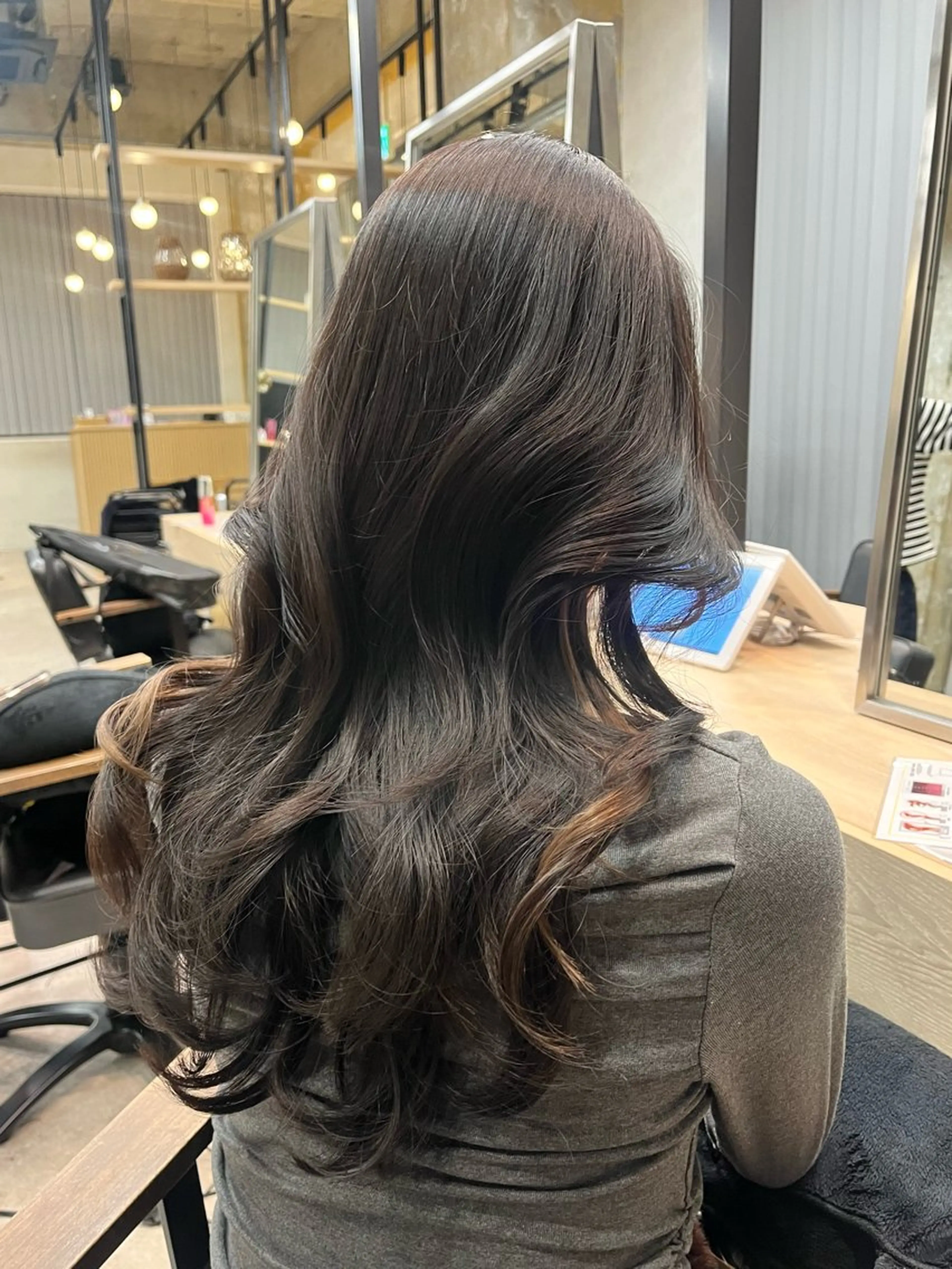 ロング 𝑴𝑰𝑯𝑶 ／ワンホンヘアのヘアスタイル