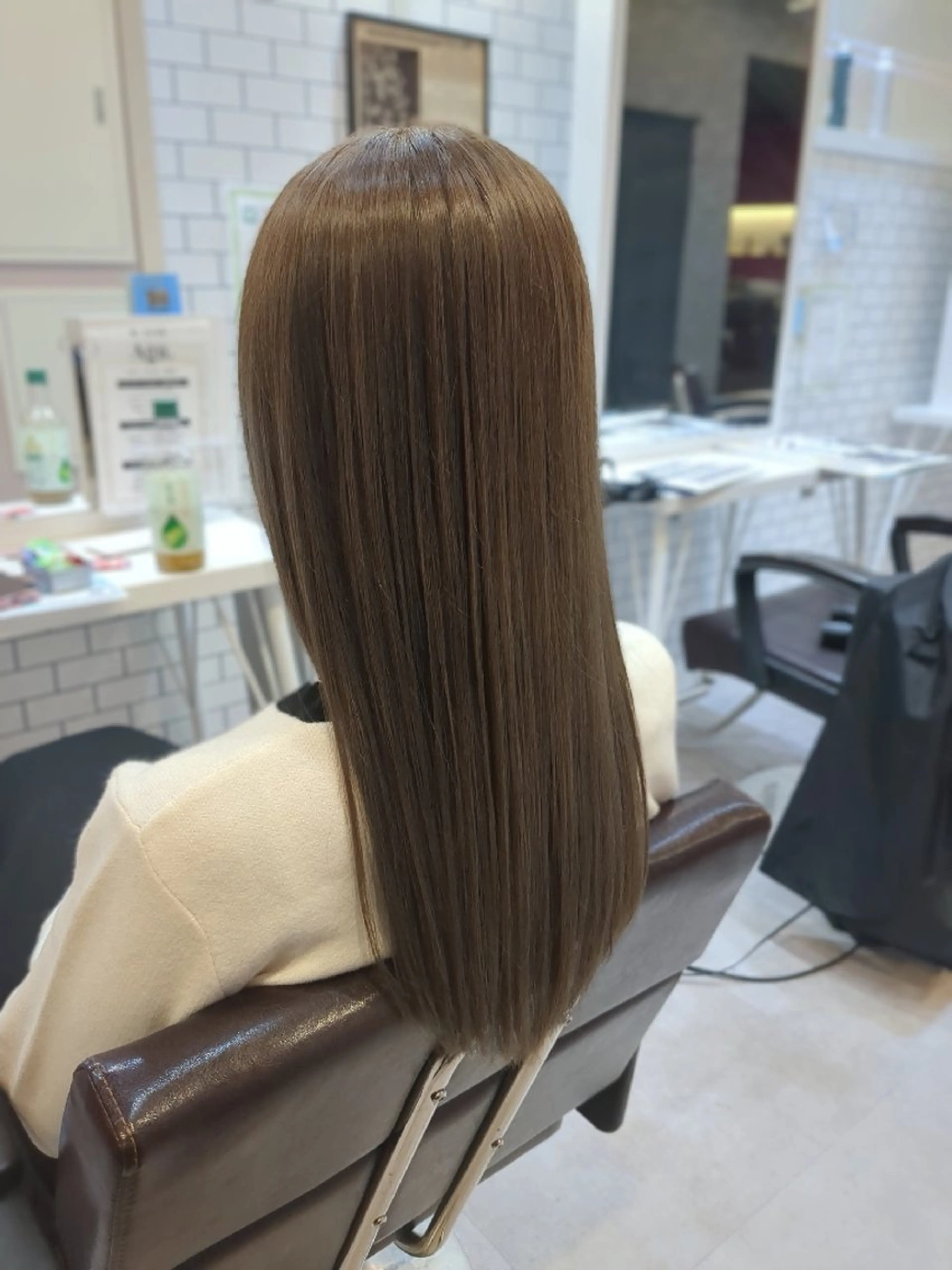 ロング カラー ベージュカラー ブリーチ ブリーチなしカラー シアーベージュ カット ヘアカラー トリートメント アグヘアーヴィズ 永山店所属・菅原 涼のヘアスタイル