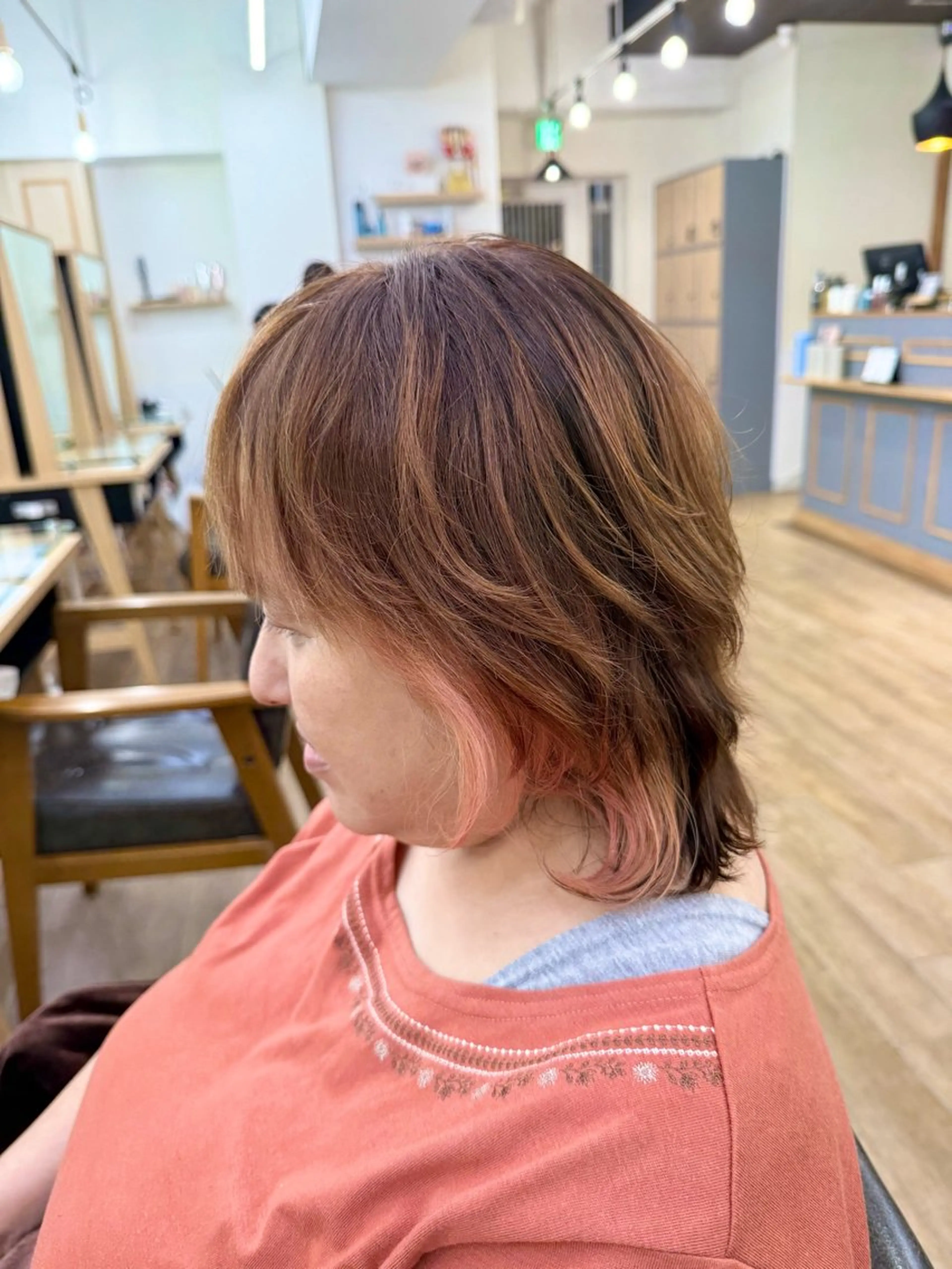 ミディアム カラー イヤリングカラー インナーカラー ピンクカラー ハイライト/ウルフ/ 💙鶴岡　愛💙のヘアスタイル