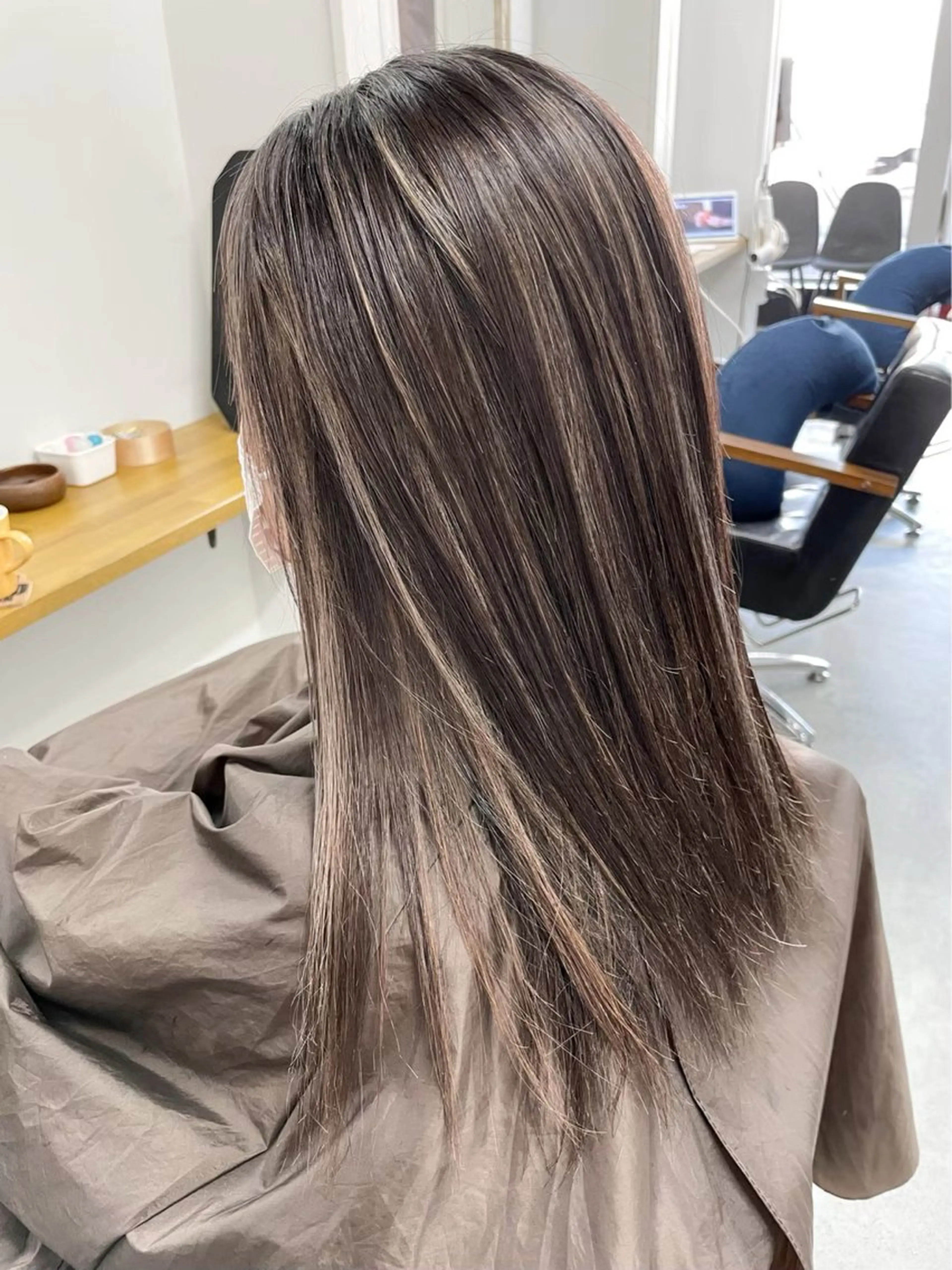 ロング ASAYA THREE(A)のヘアスタイル
