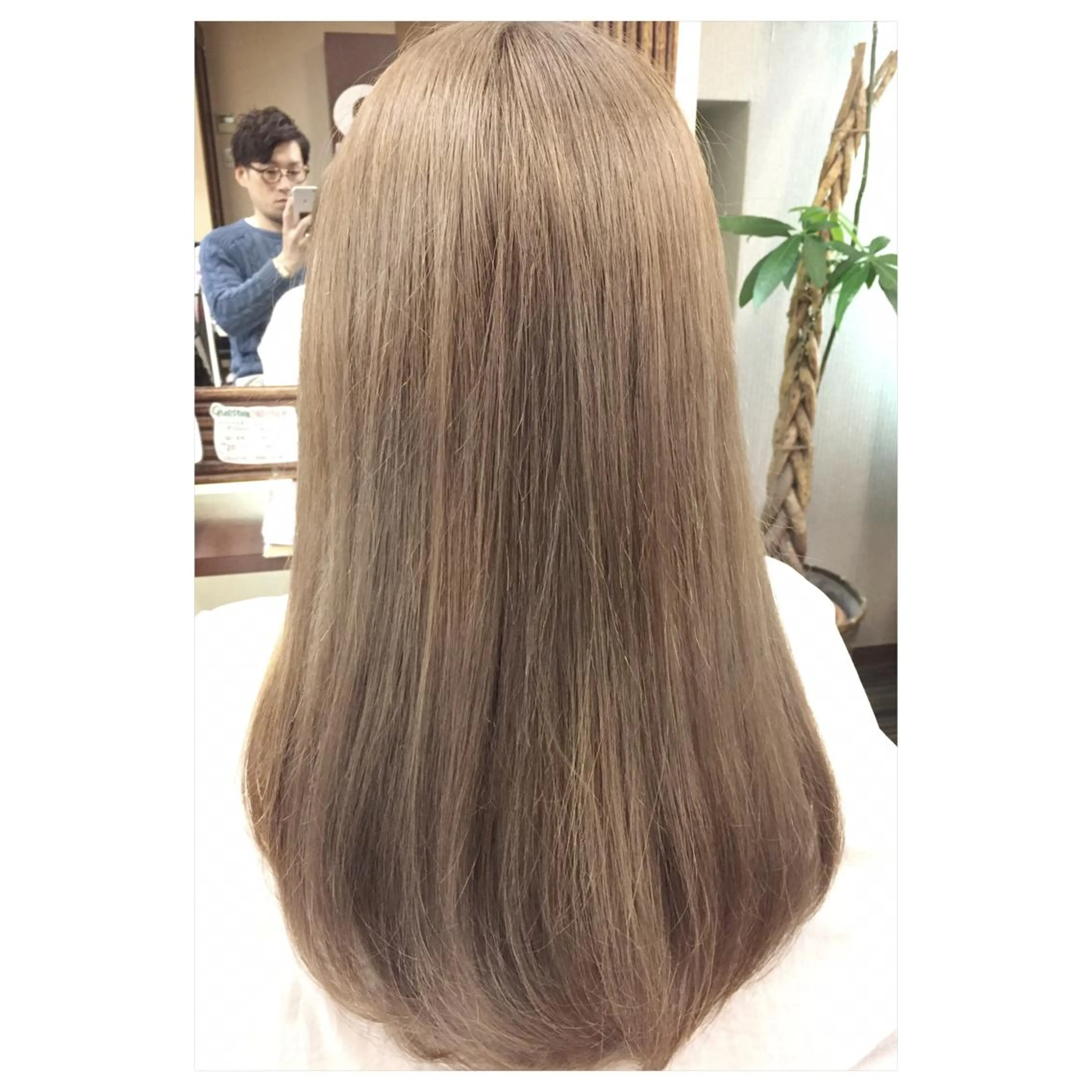 ロング カラー ベージュカラー ブリーチ ハイライトカラー ミルクティーベージュ ハイライト パーソナルカラー診断 できます　木曽　主博のヘアスタイル