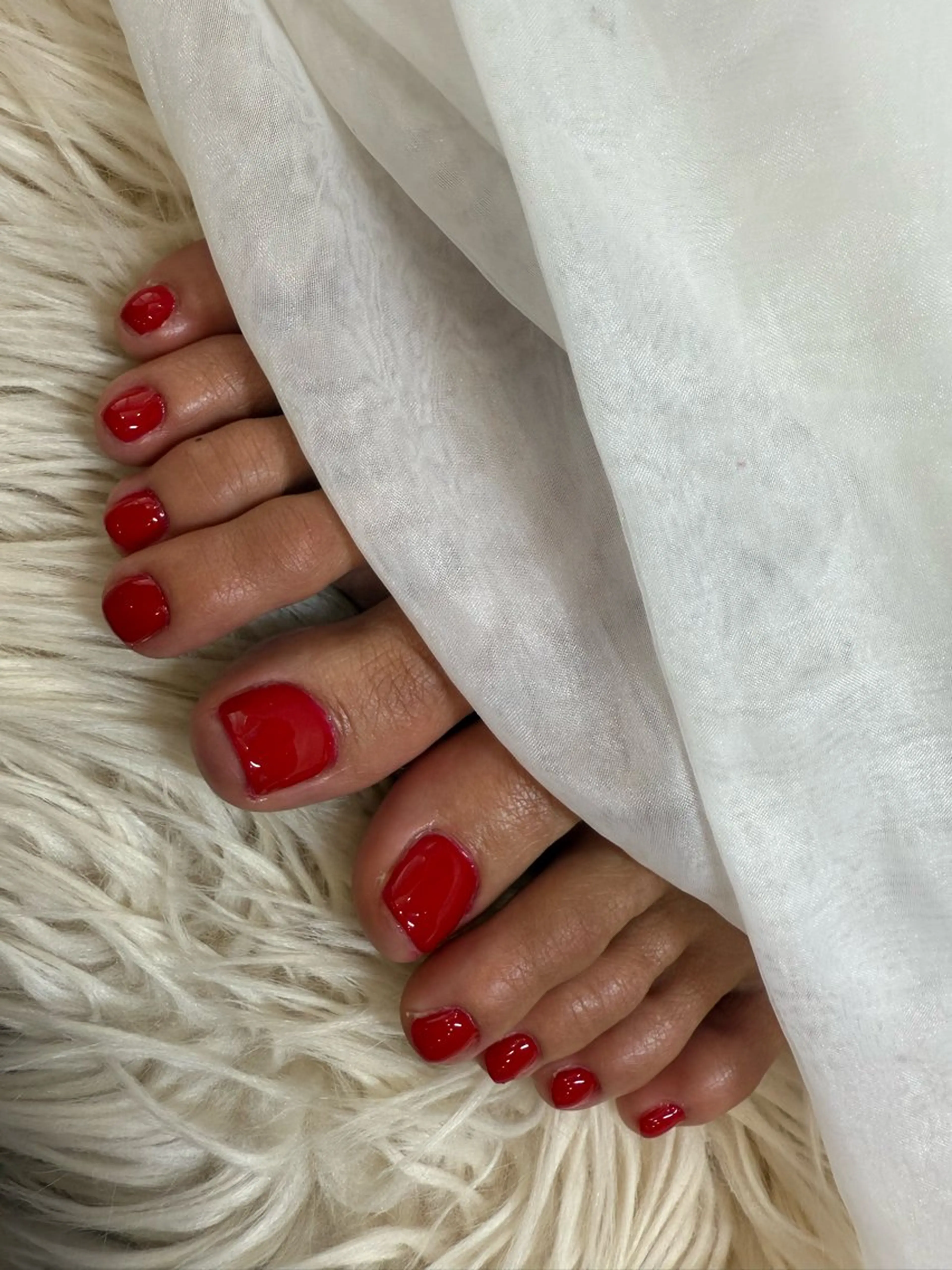 ネイル フットネイル 赤色 冬ネイル クリスマス IGU-Ta nail所属・IGU-TaNail Asamiのネイルデザイン