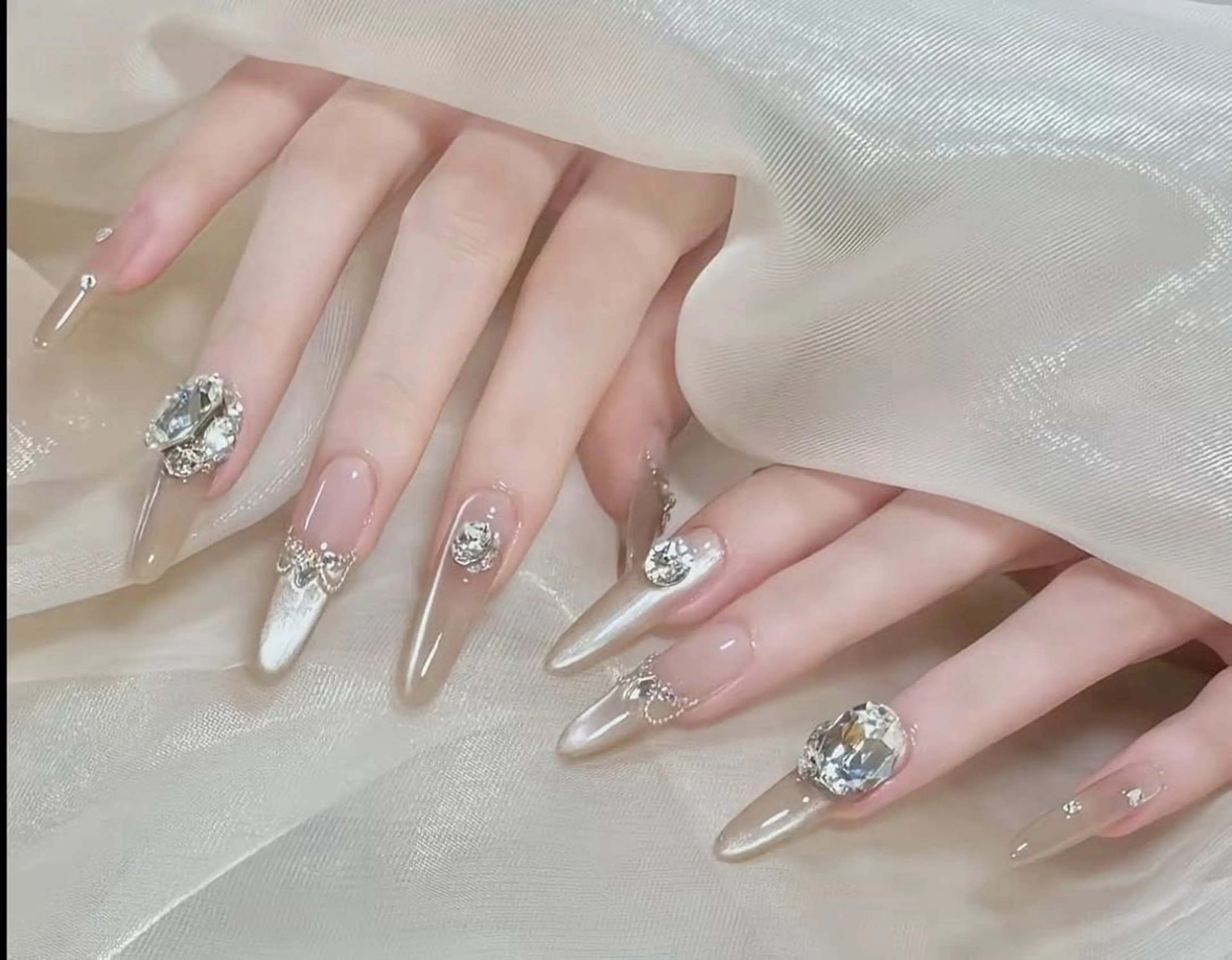 ネイル ハンドネイル T. Leeのネイルデザイン