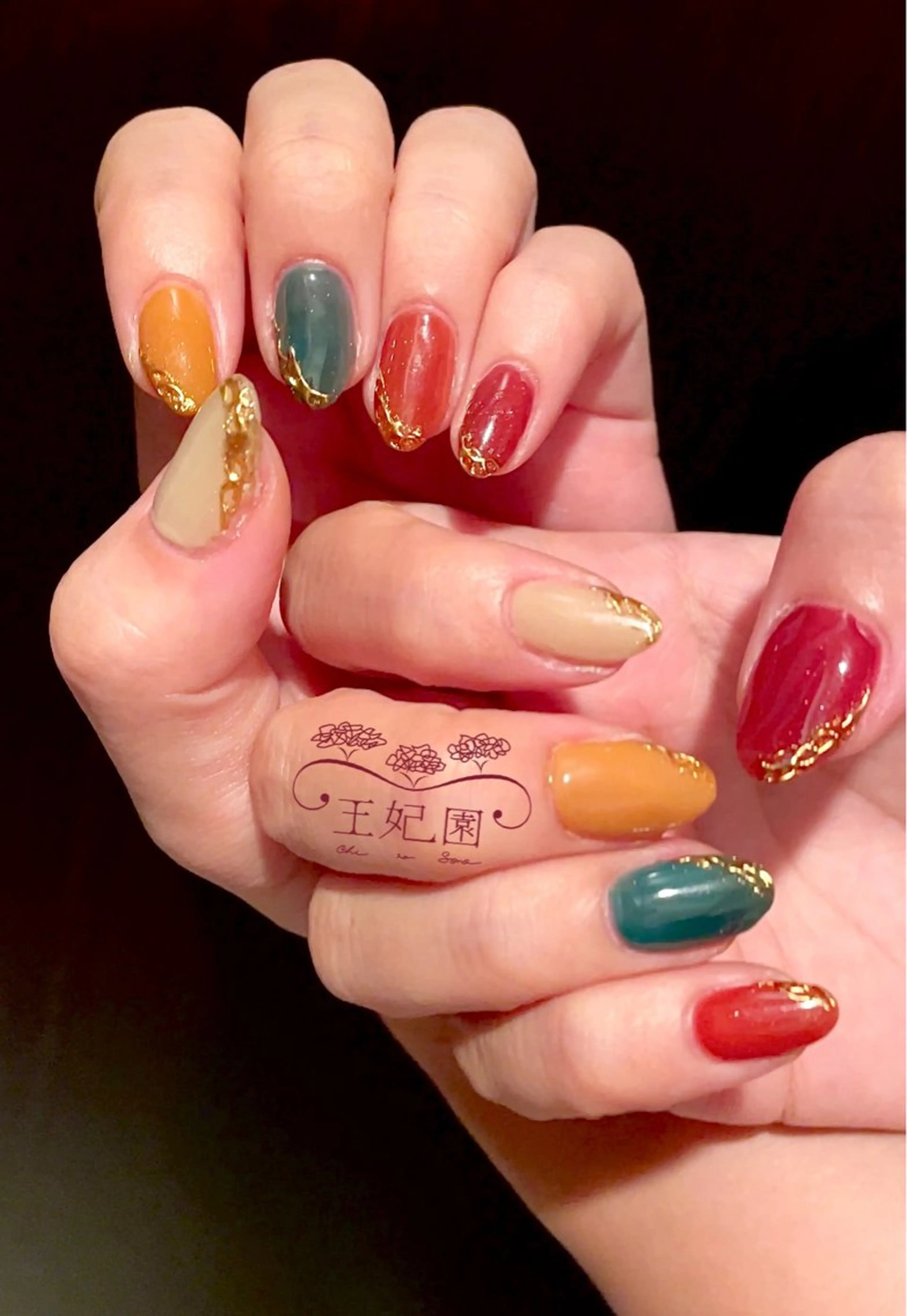 ネイル ミラーネイル ニュアンスネイル ワンカラーネイル nail salon王妃の園所属・王妃の園 ohinosonoのネイルデザイン