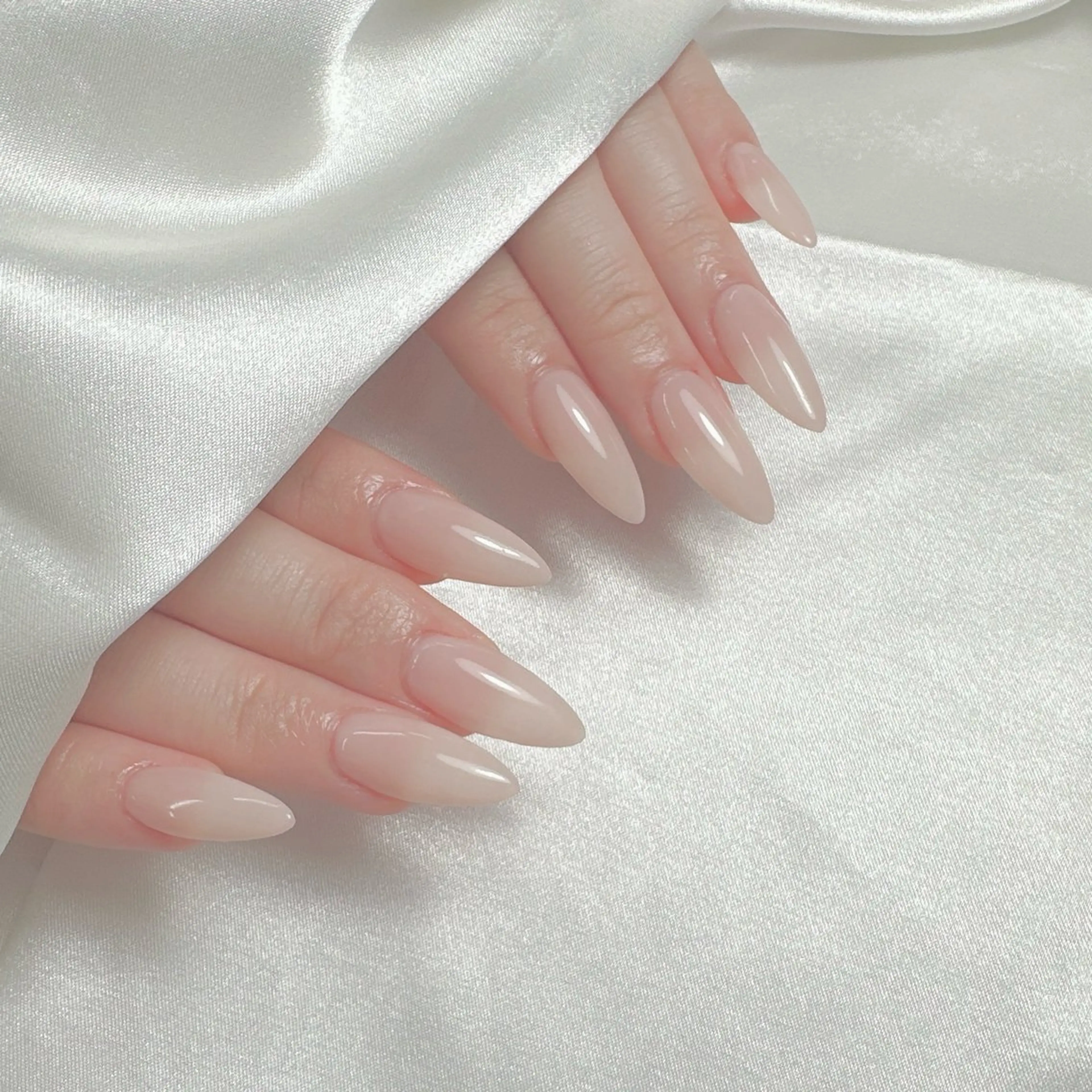 ネイル アートネイル ジェルネイル グラデーション キラキラネイル ラメ(グリッター) ハンドネイル Viola Nailsalon所属・Viola. 優花のネイルデザイン