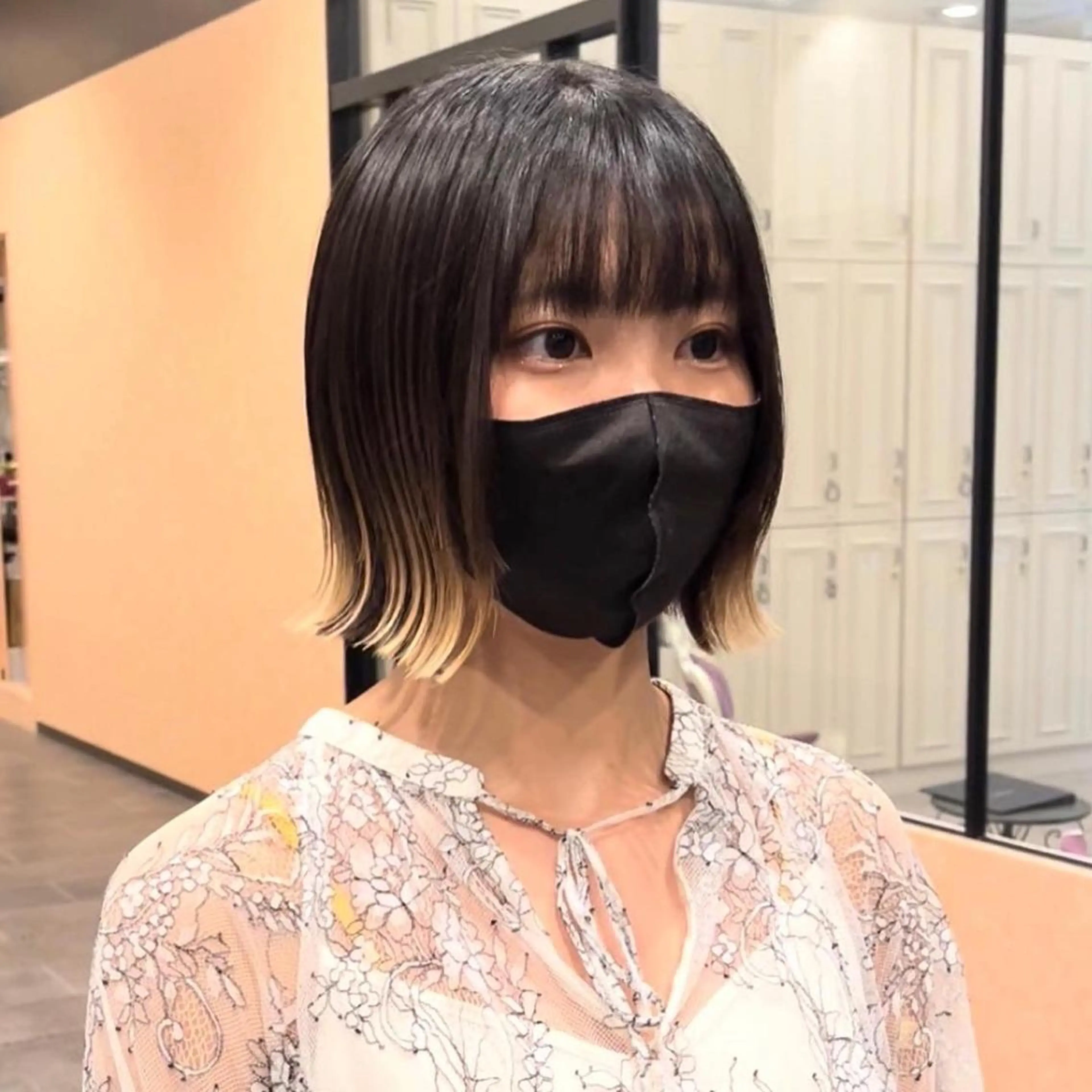 ミディアム ボブ 大阪ウルフカット 🐺デザインカラーのヘアスタイル