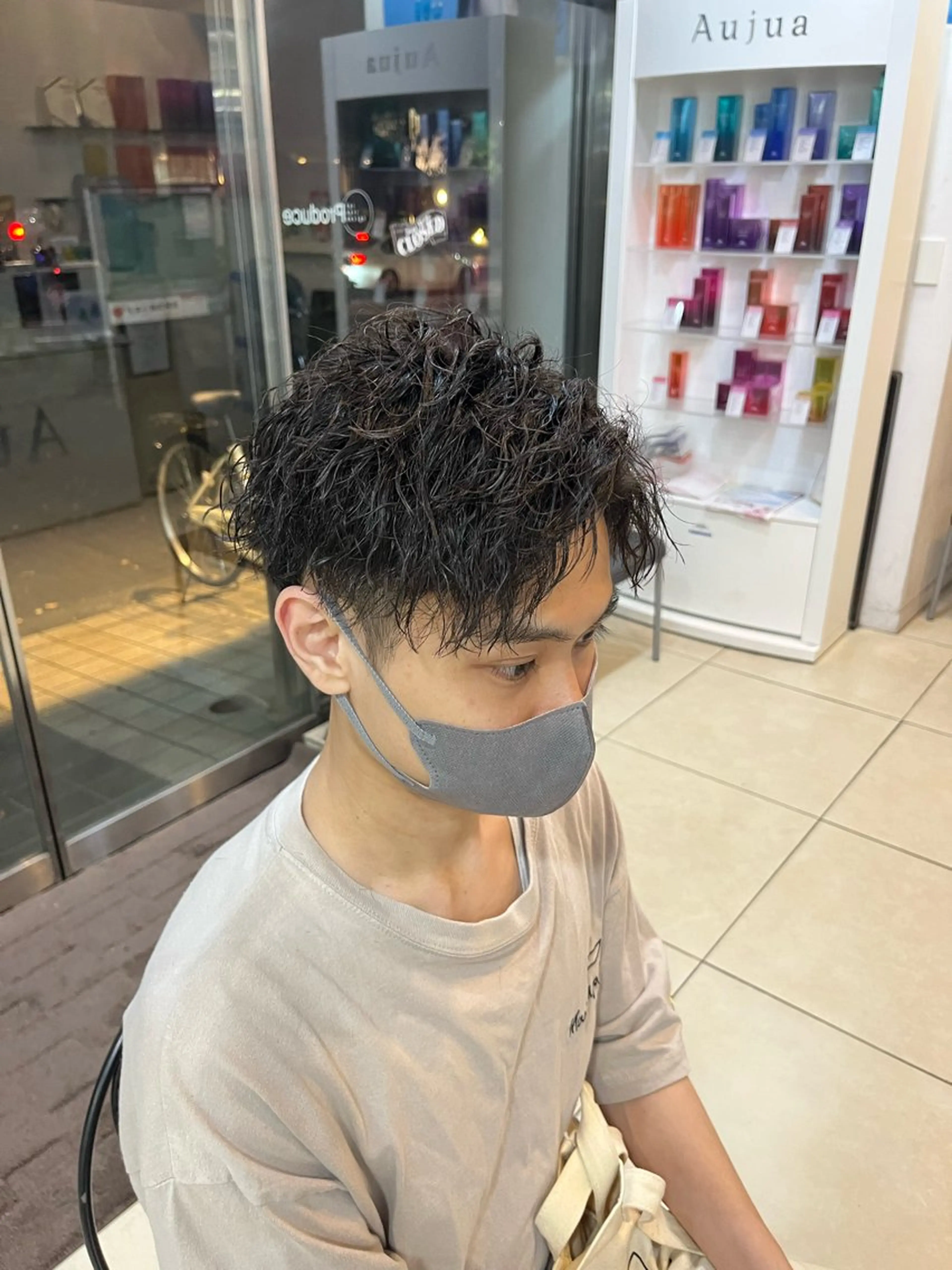 ショート パーマ メンズ アップバング メンズパーマ ツイストスパイラルパーマ ショートヘア スパイラルパーマ カット パーマ カルマ・ニュアンス パーマ　須田龍世のヘアスタイル