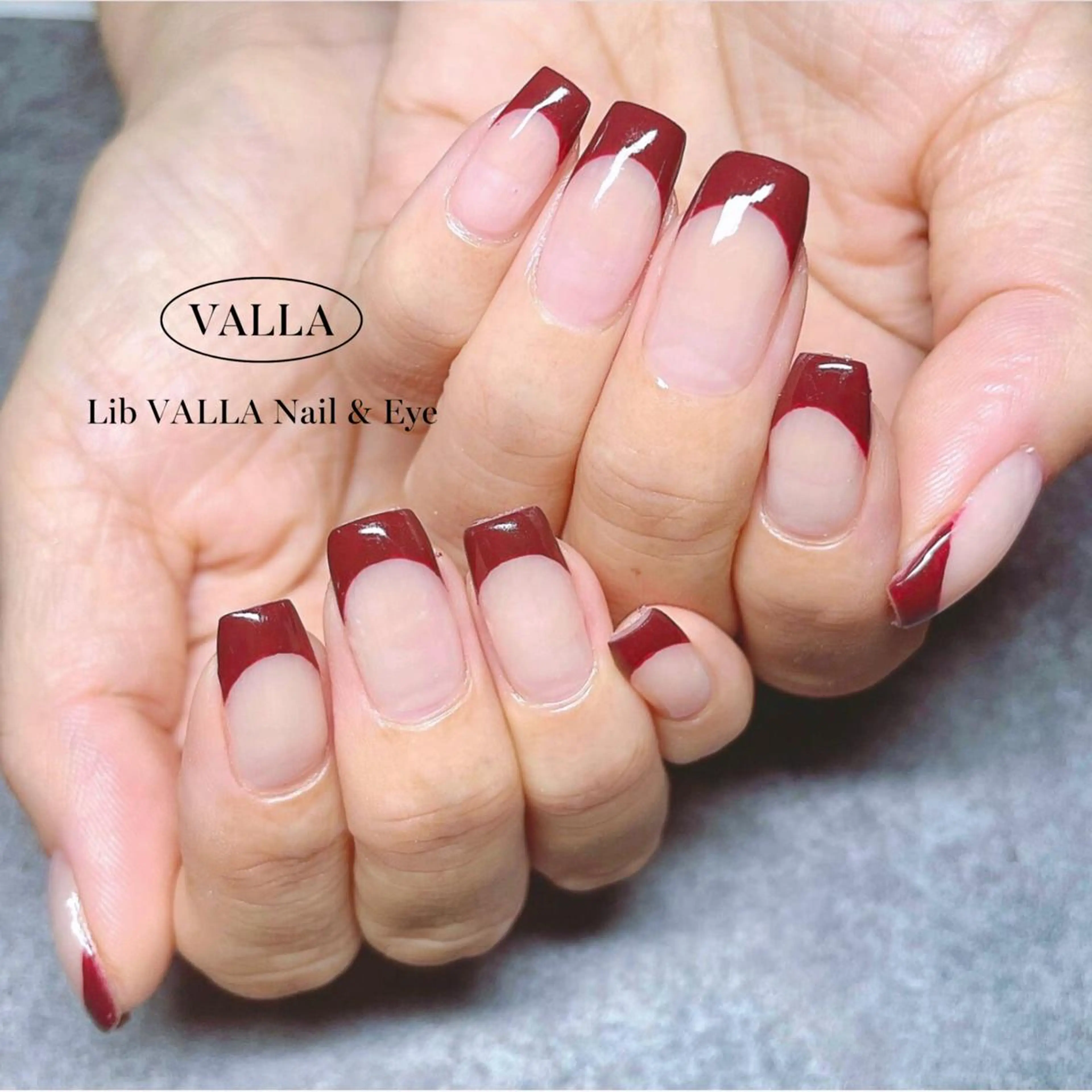 ネイル フレンチネイル LIB VALLA kazuha🍒🩵のネイルデザイン