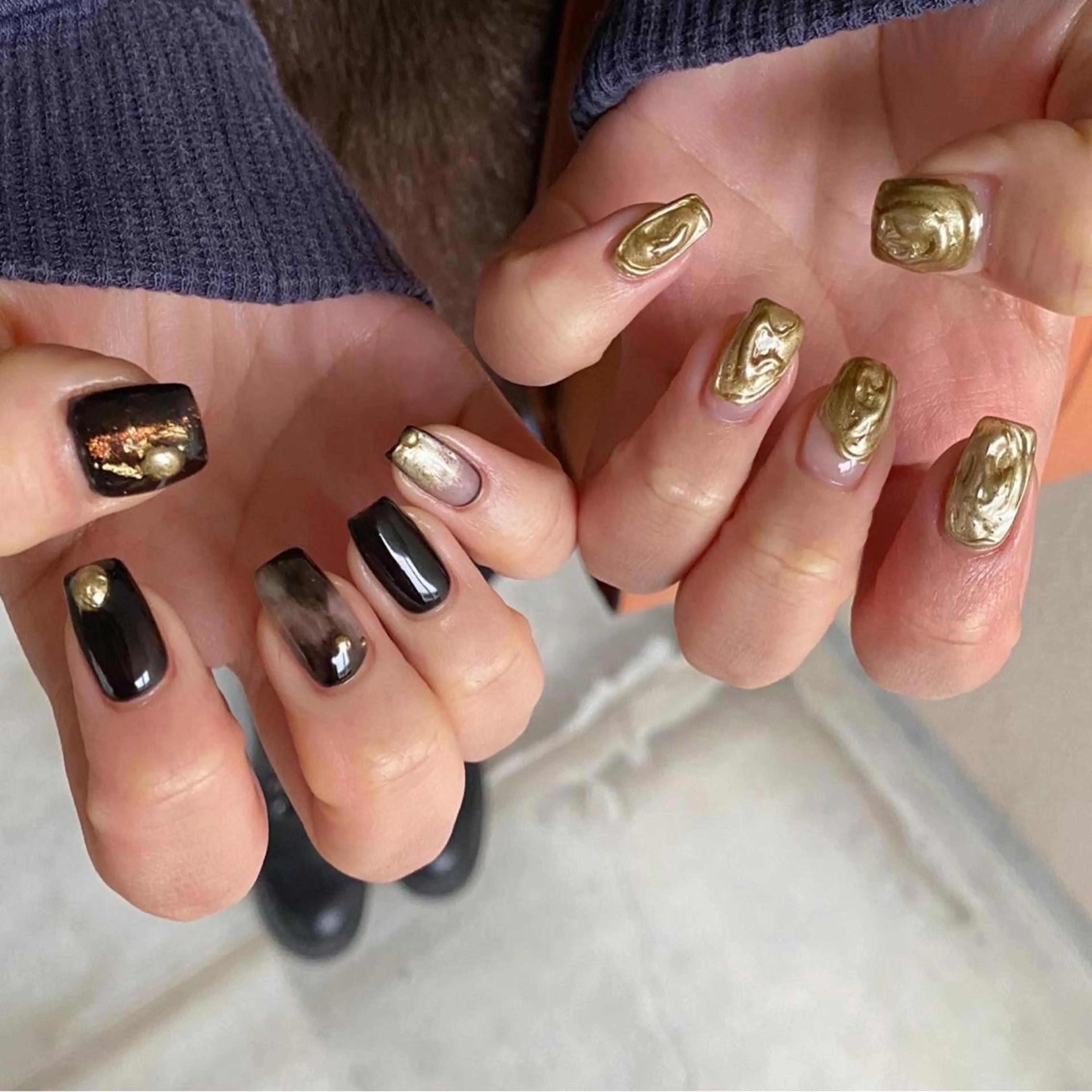 ネイル 成人式 ゴールド ニュアンスネイル ぷっくりネイル ハンドネイル ハンドケア lyly.nail所属・lylynail YUUKAのネイルデザイン