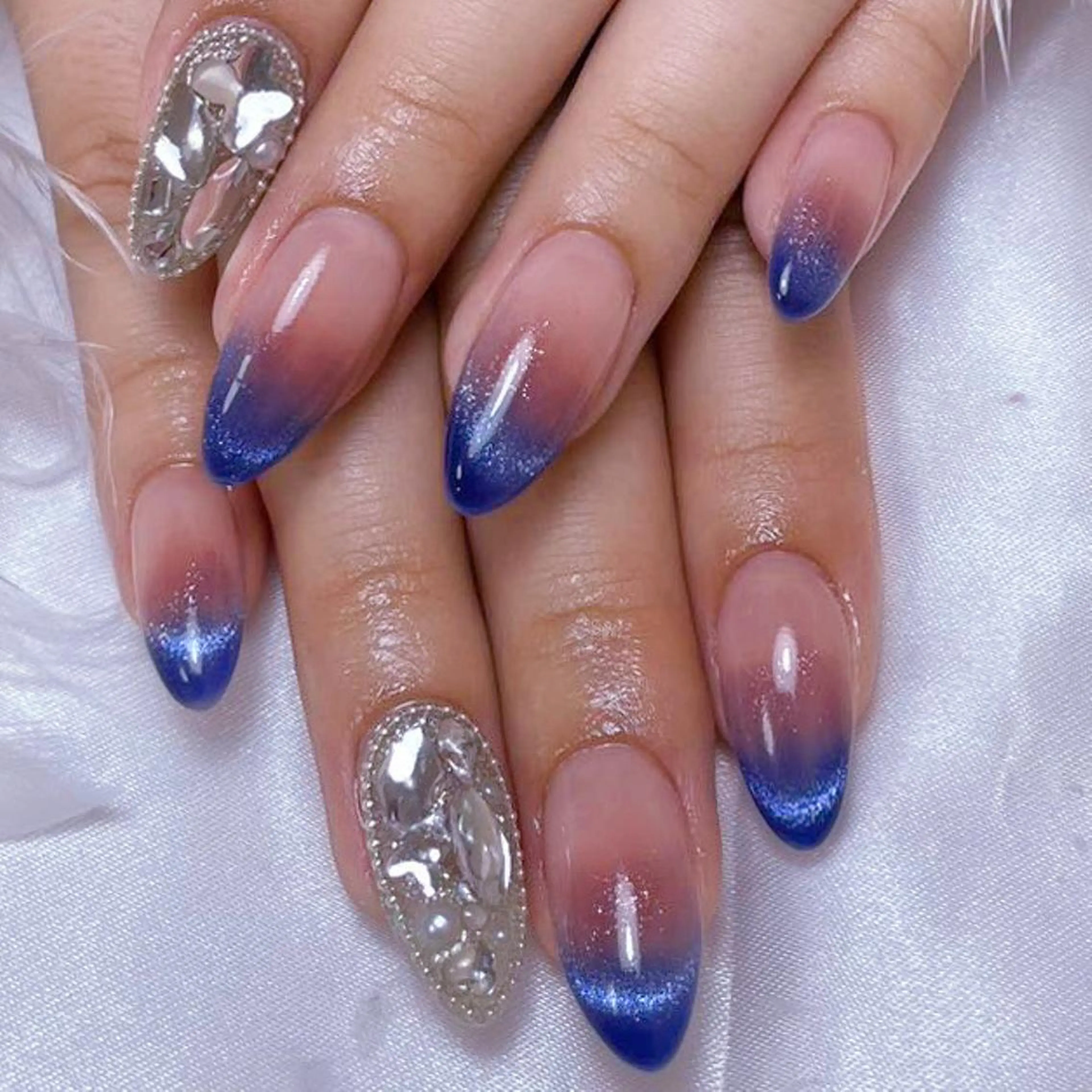 ネイル アートネイル オーロラネイル ガーリー キラキラネイル マグネットネイル ハンドネイル ハンドケア MI Oのネイルデザイン