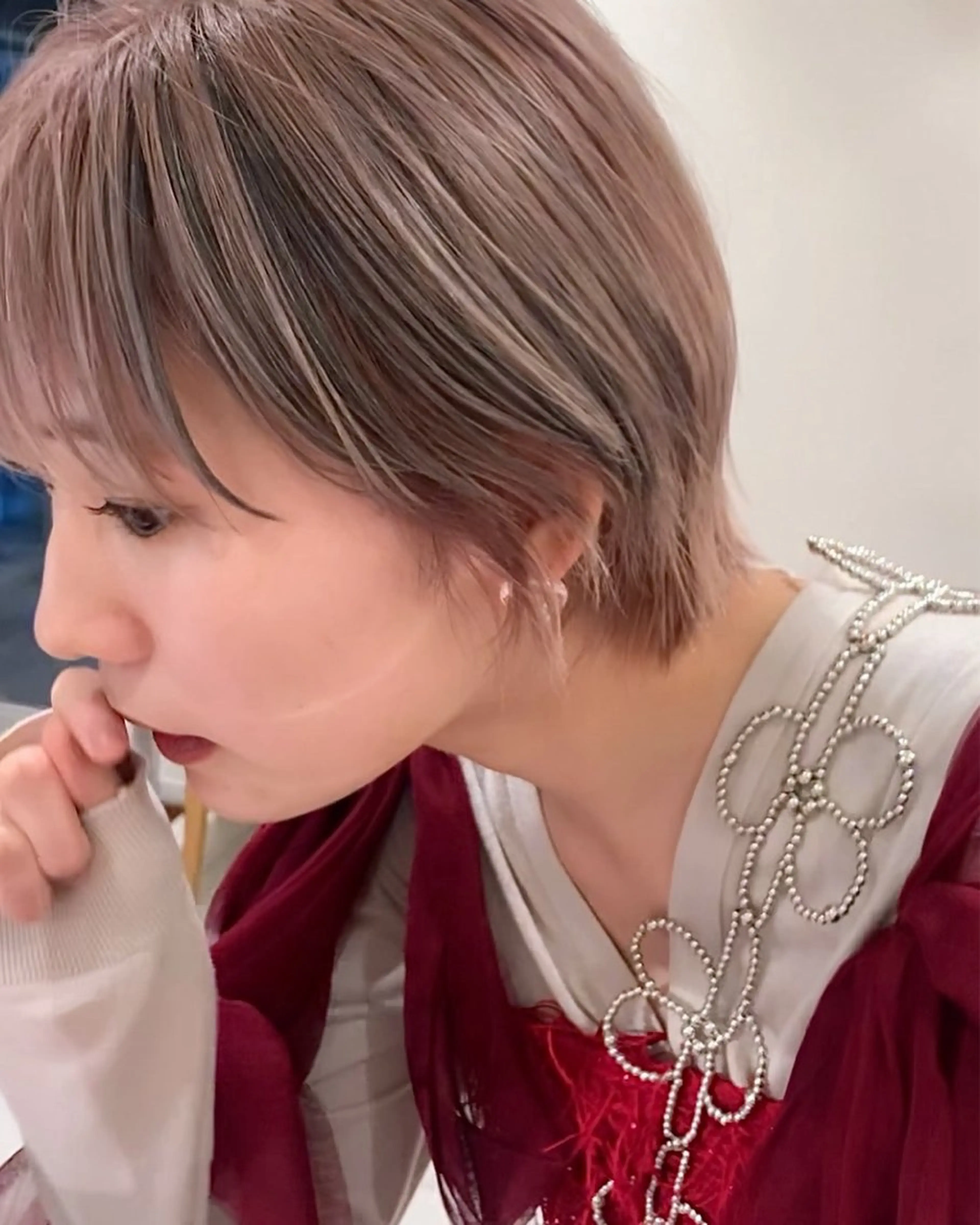 ショート カラー 赤みオフの透明感職人 /ケア重視の美髪施術のヘアスタイル