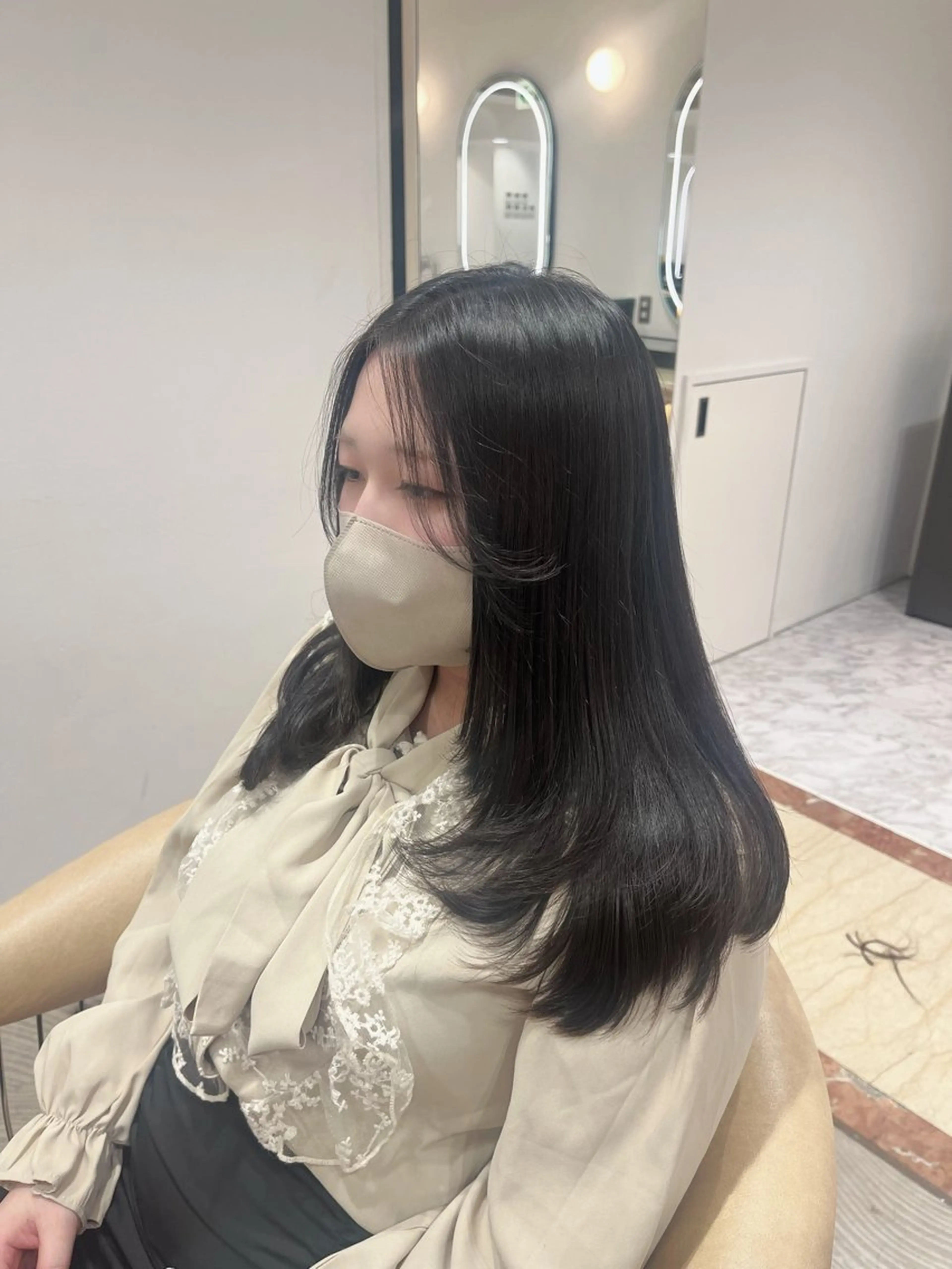 セミロング カット 吉田 沙羅のヘアスタイル