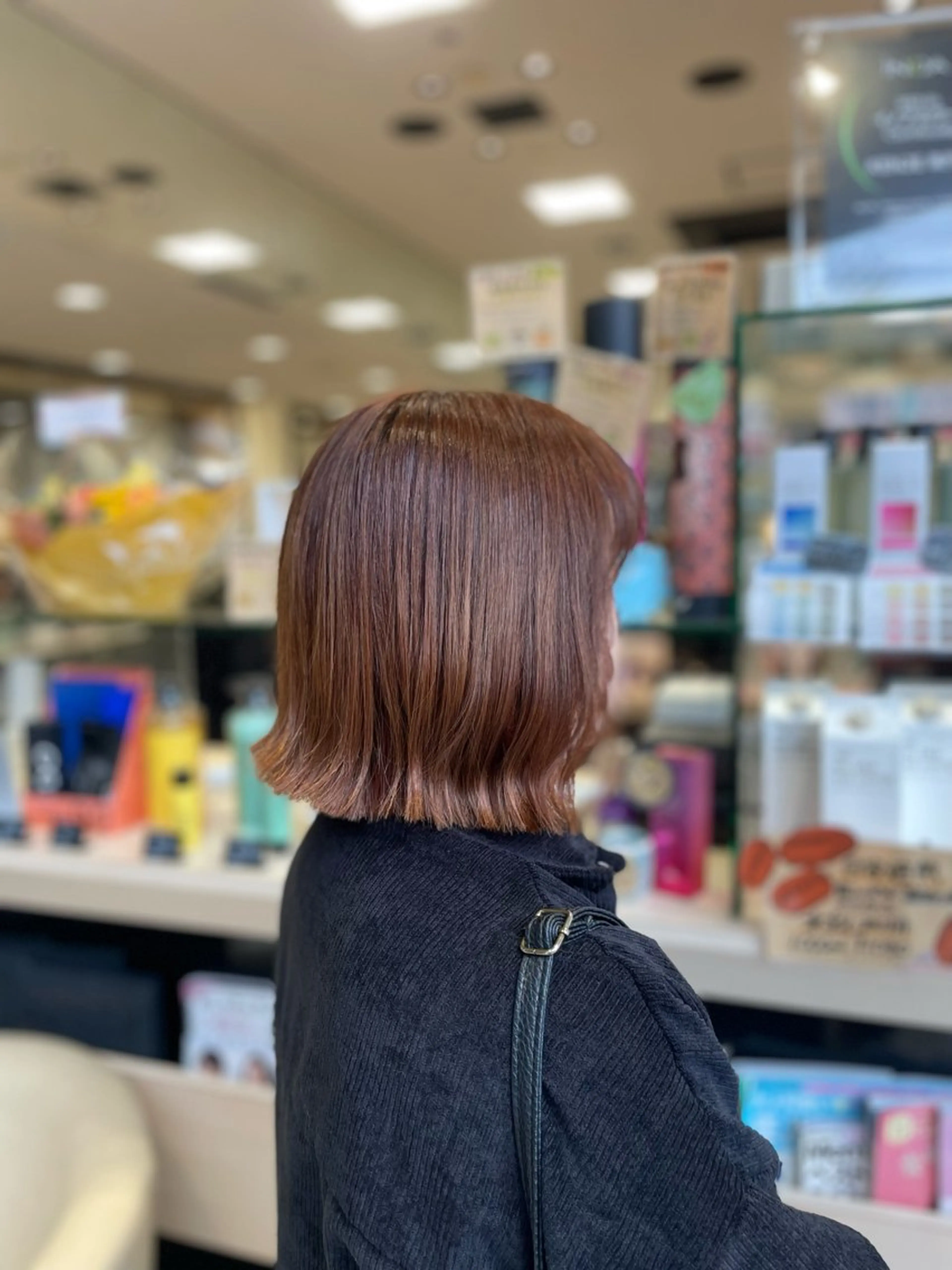 ミディアム ボブ カット クロスパーマ/うる艶 カラー/Kurumiのヘアスタイル