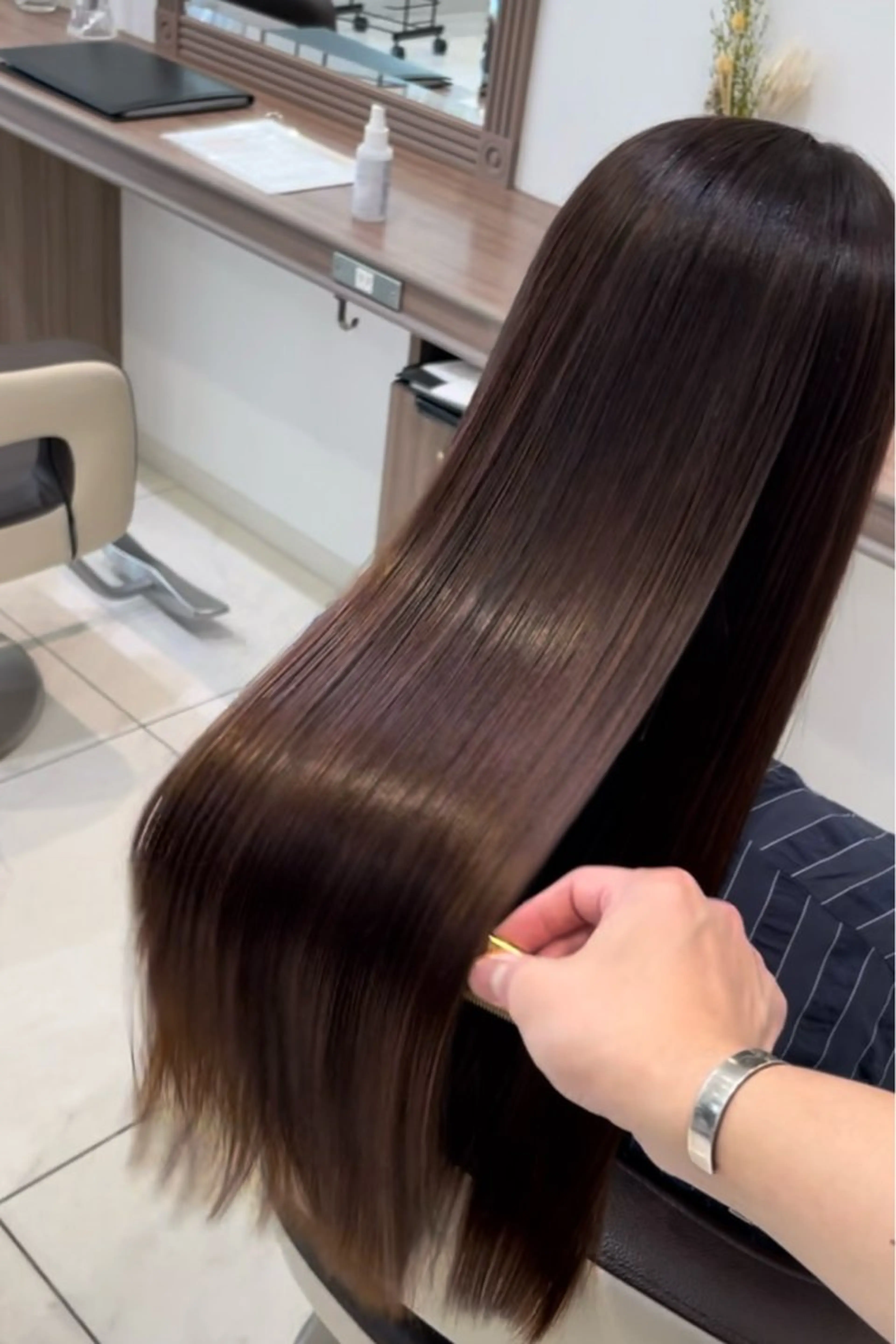 ロング 縮毛矯正/髪質改善 継続する美髪のヘアスタイル