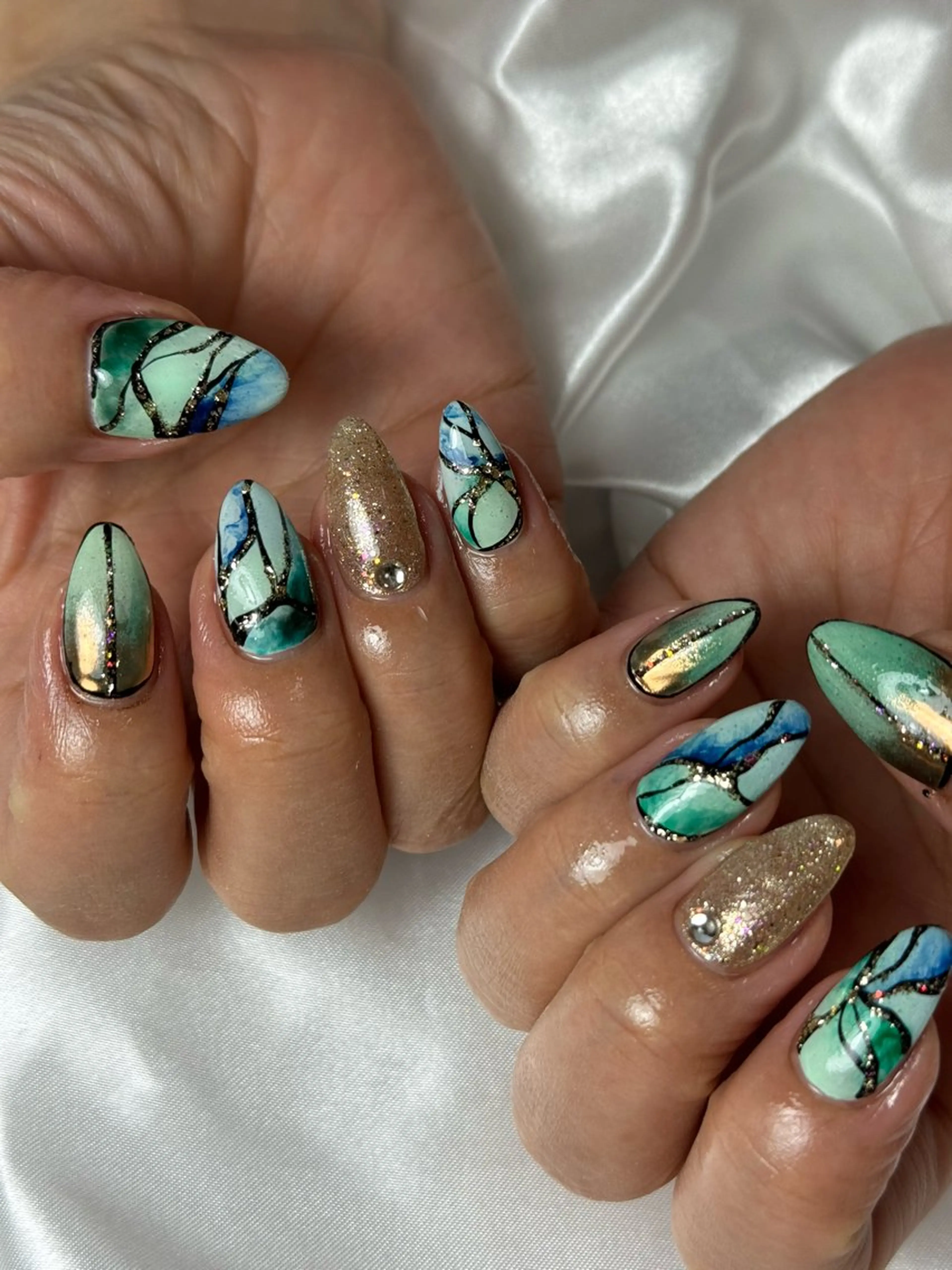 ネイル ジェルネイル ラメ(グリッター) 持ち込み ニュアンスネイル パラジェル ハンドネイル flowers nailのネイルデザイン