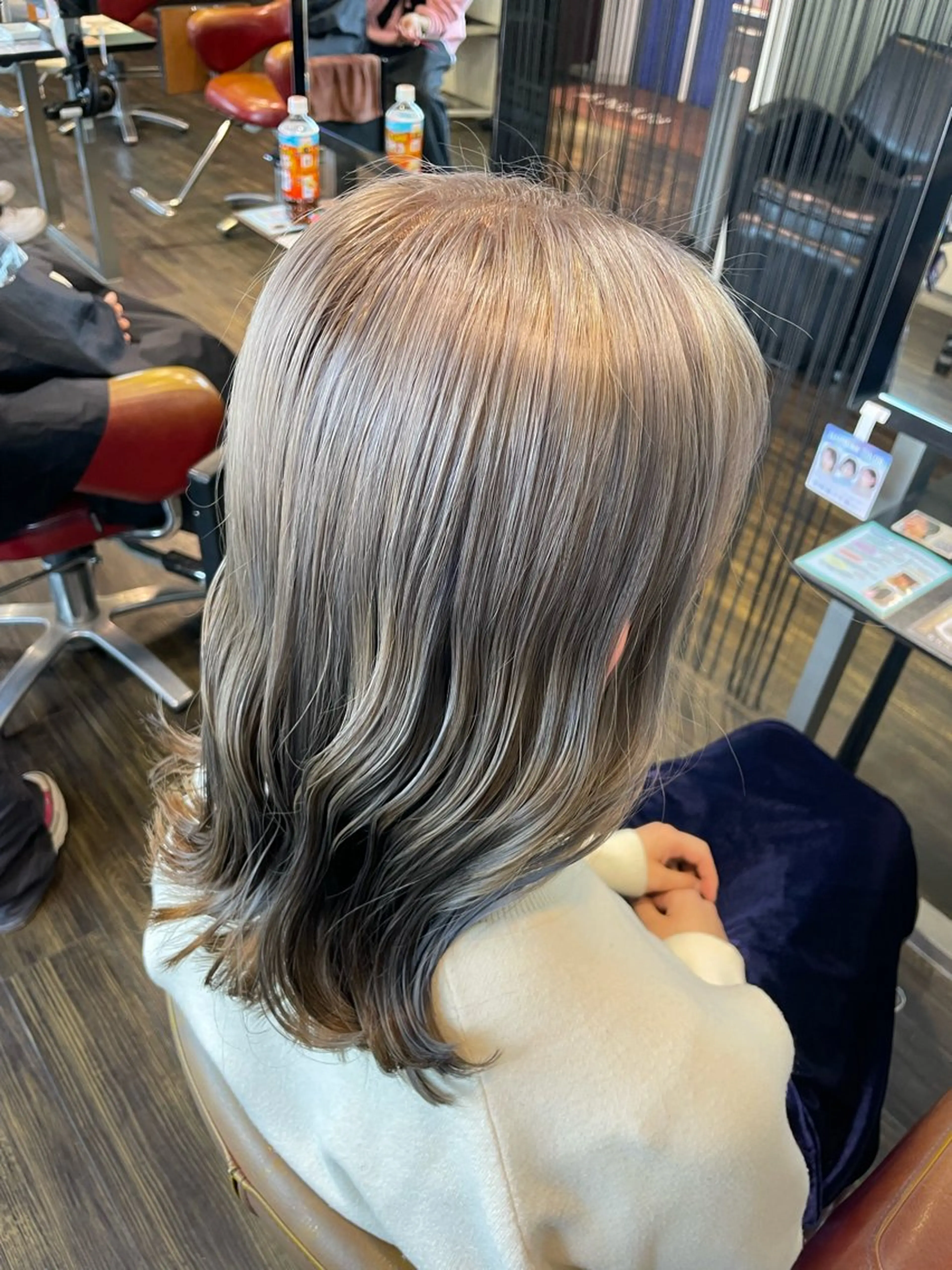 ロング カラー グレージュ ミルクティーグレージュ カット ヘアカラー 佐藤 綾郁のヘアスタイル