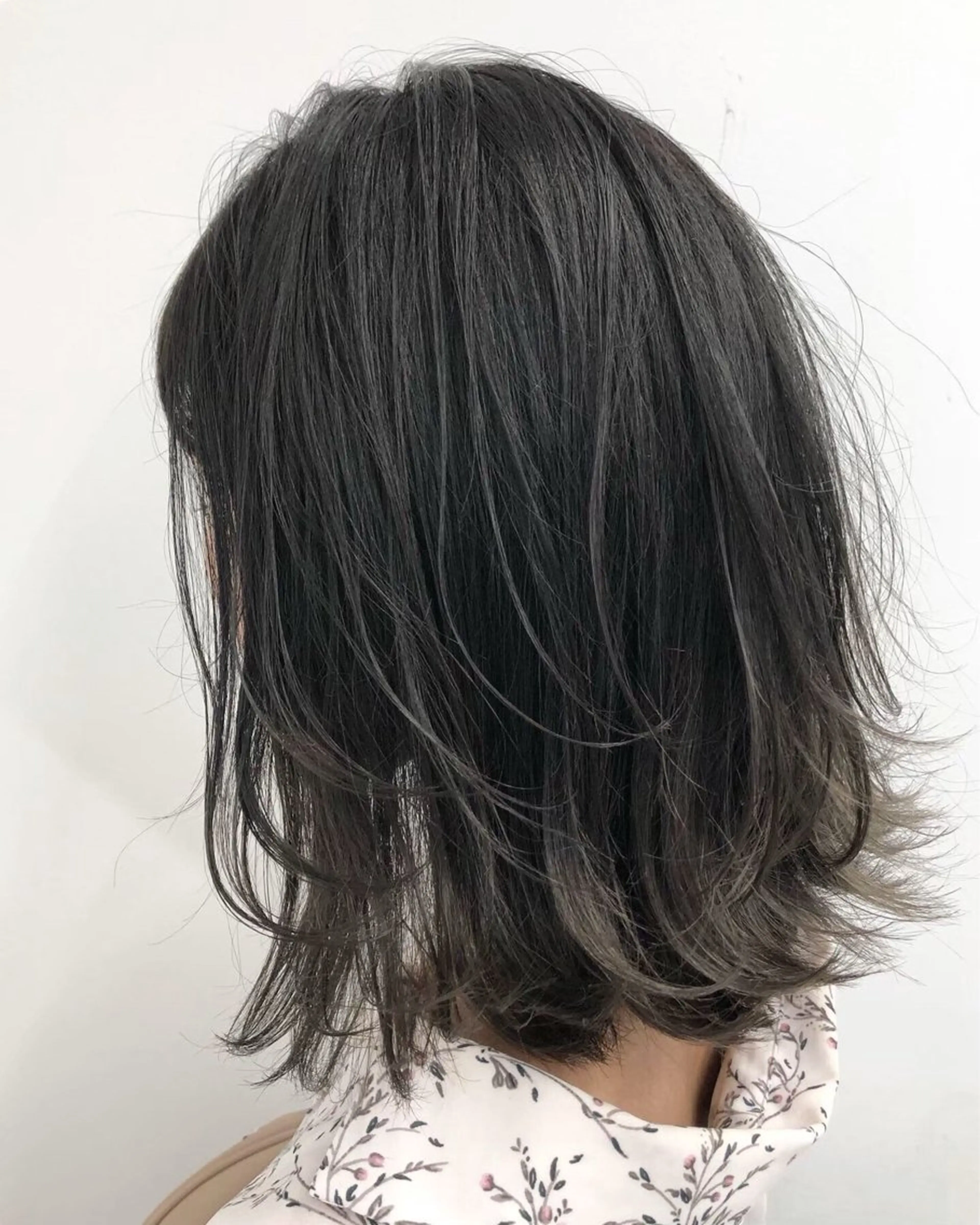 ミディアム カラー ヘアアレンジ ૭ 艶髪透明感૭ヘア カラーＡＭＩ🫧のヘアスタイル