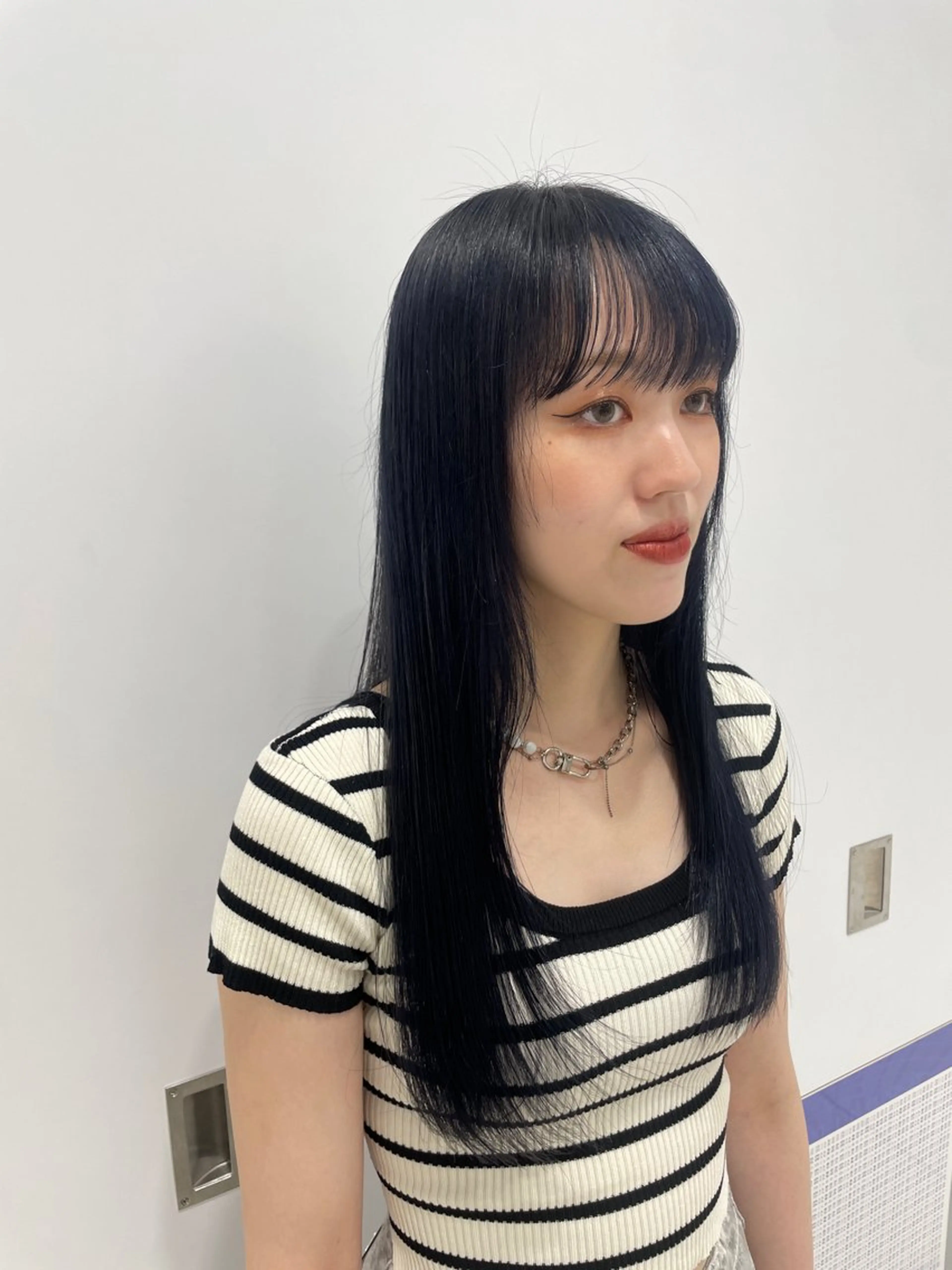 ロング カラー 黒髪 ブリーチ ブルーカラー ブルーブラック ダブルカラー /透明感カラーRioのヘアスタイル