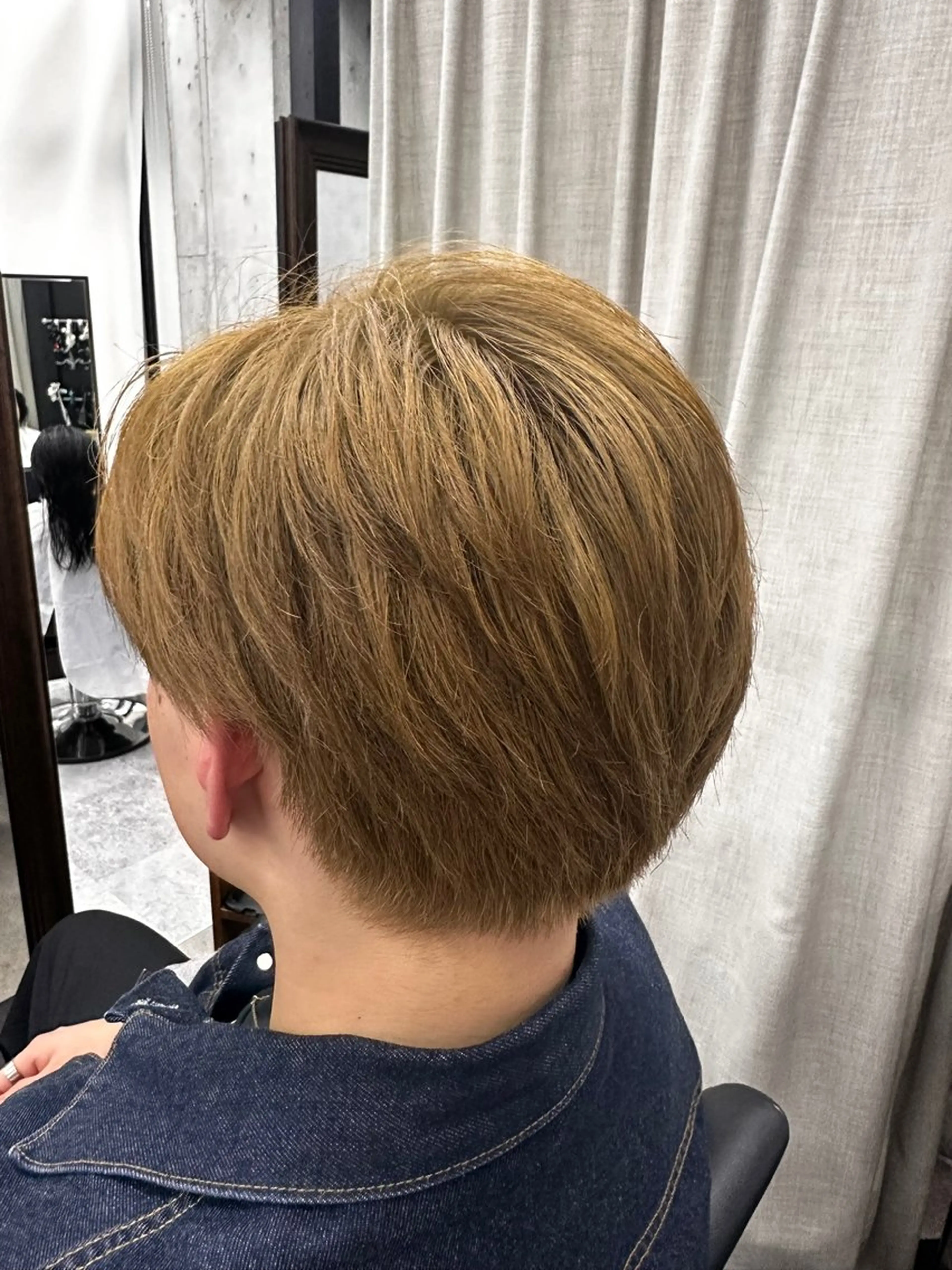 ショート カラー パーマ メンズ メンズブリーチ 刈り上げ ベージュカラー ブリーチ メンズカット・パーマ 特化Maayaのヘアスタイル
