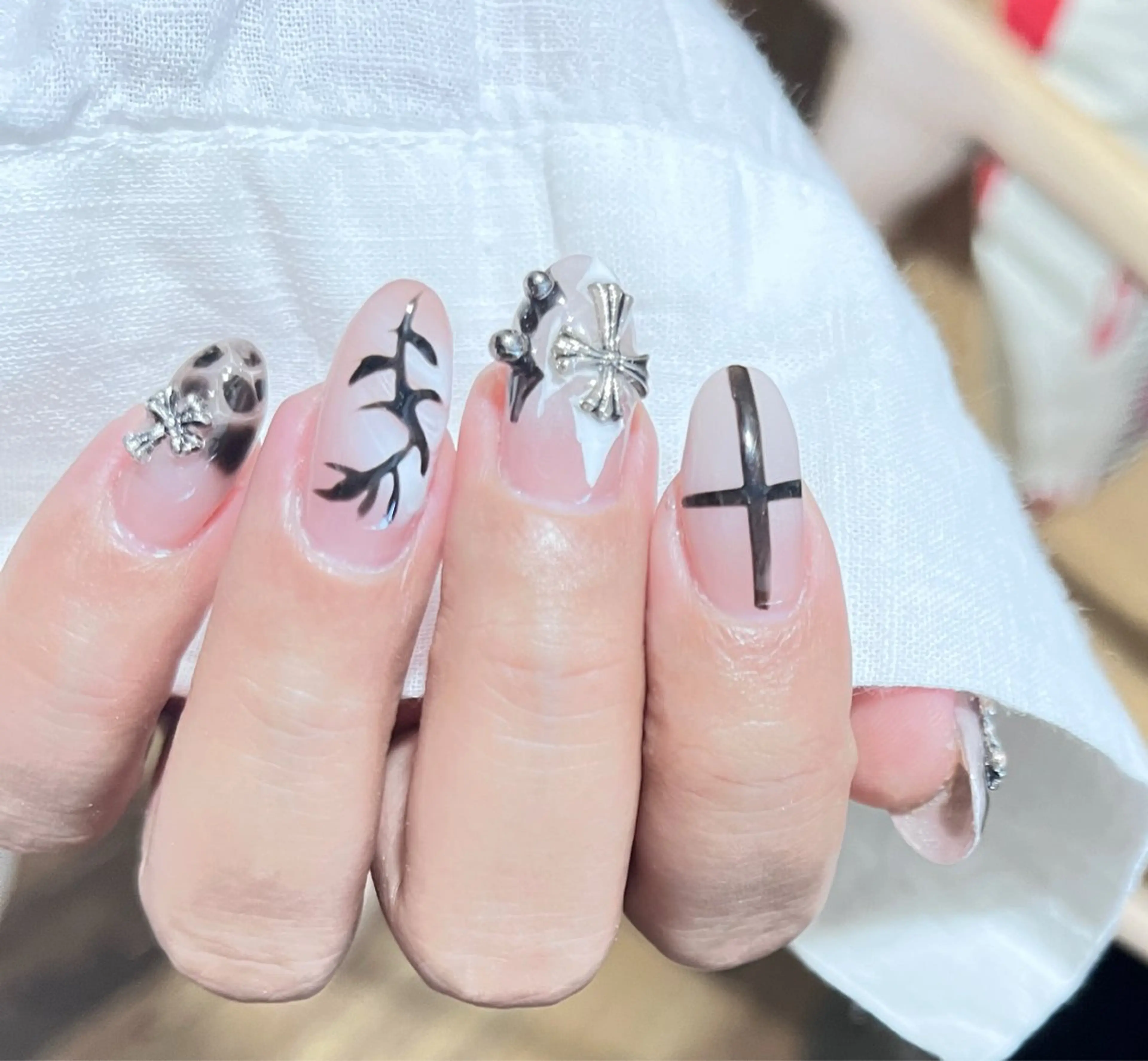 ネイル DOPALE、もも 彦奇のネイルデザイン
