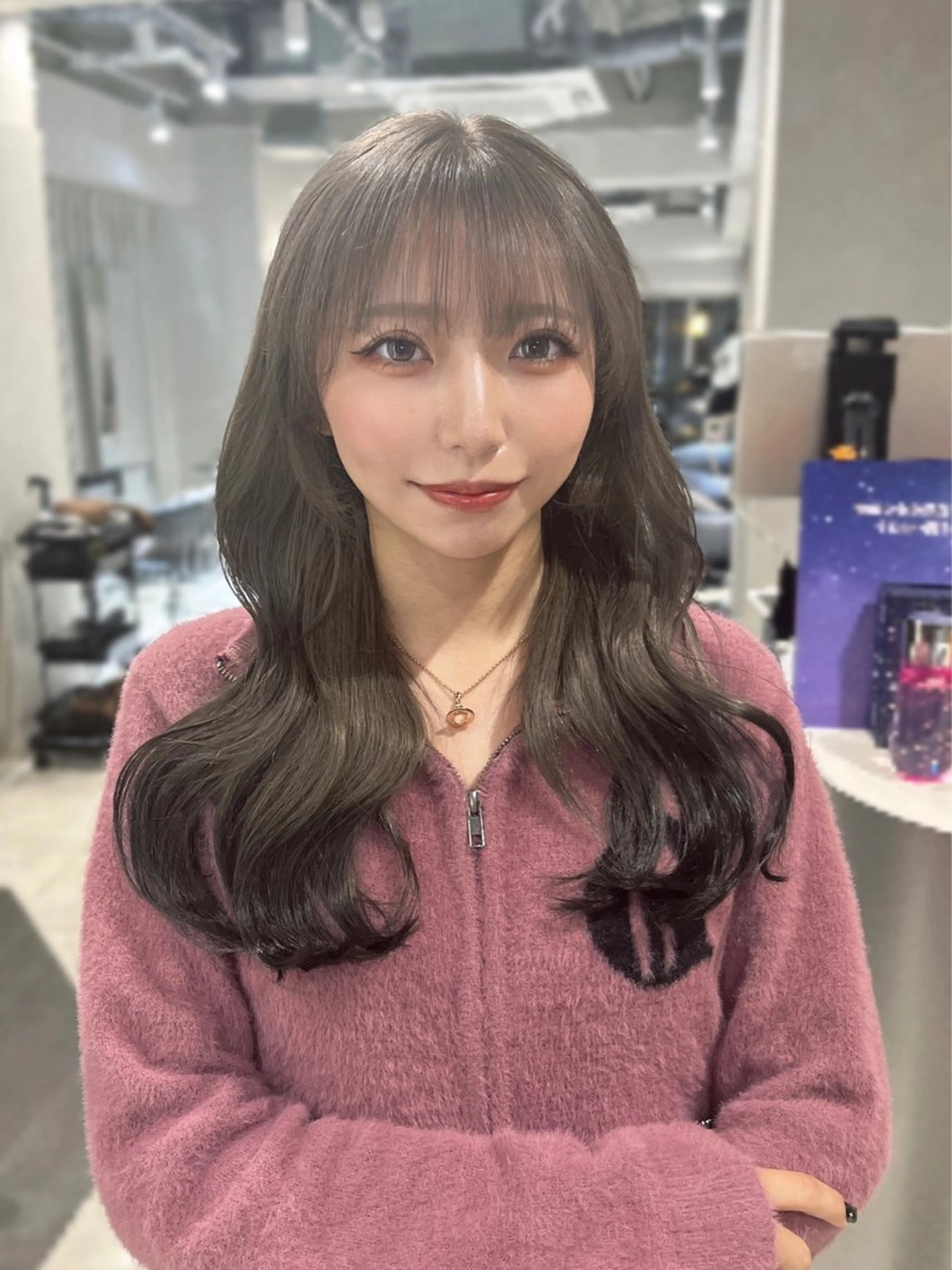 ロング カラー 黒髪 グレーブラック シルバー MITSUKI🤍 モテ髪×韓国レイヤーのヘアスタイル