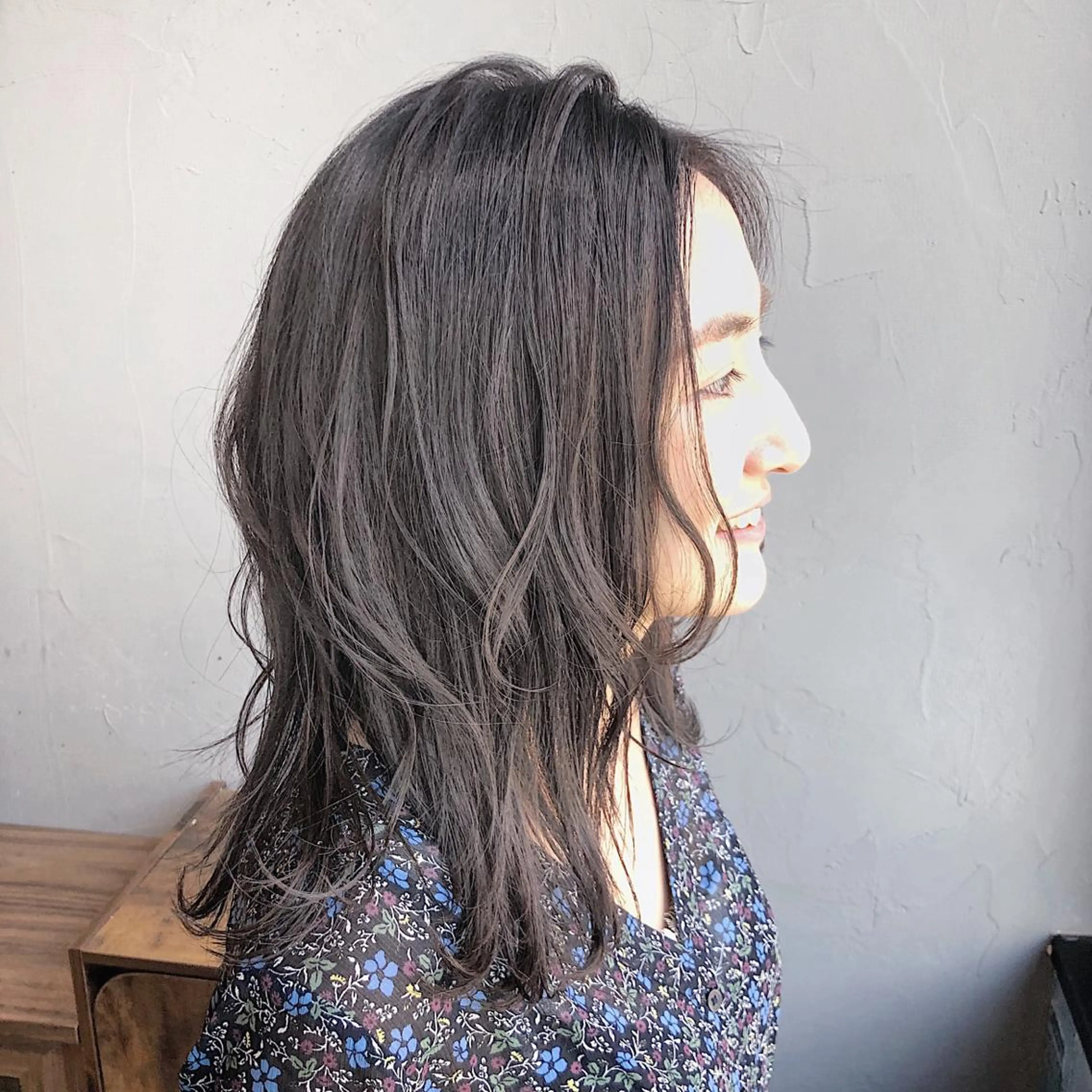 セミロング カラー グレージュ 顔周りカット レイヤーカット カット ヘアカラー トリートメント CISCO所属・山口 浩之のヘアスタイル