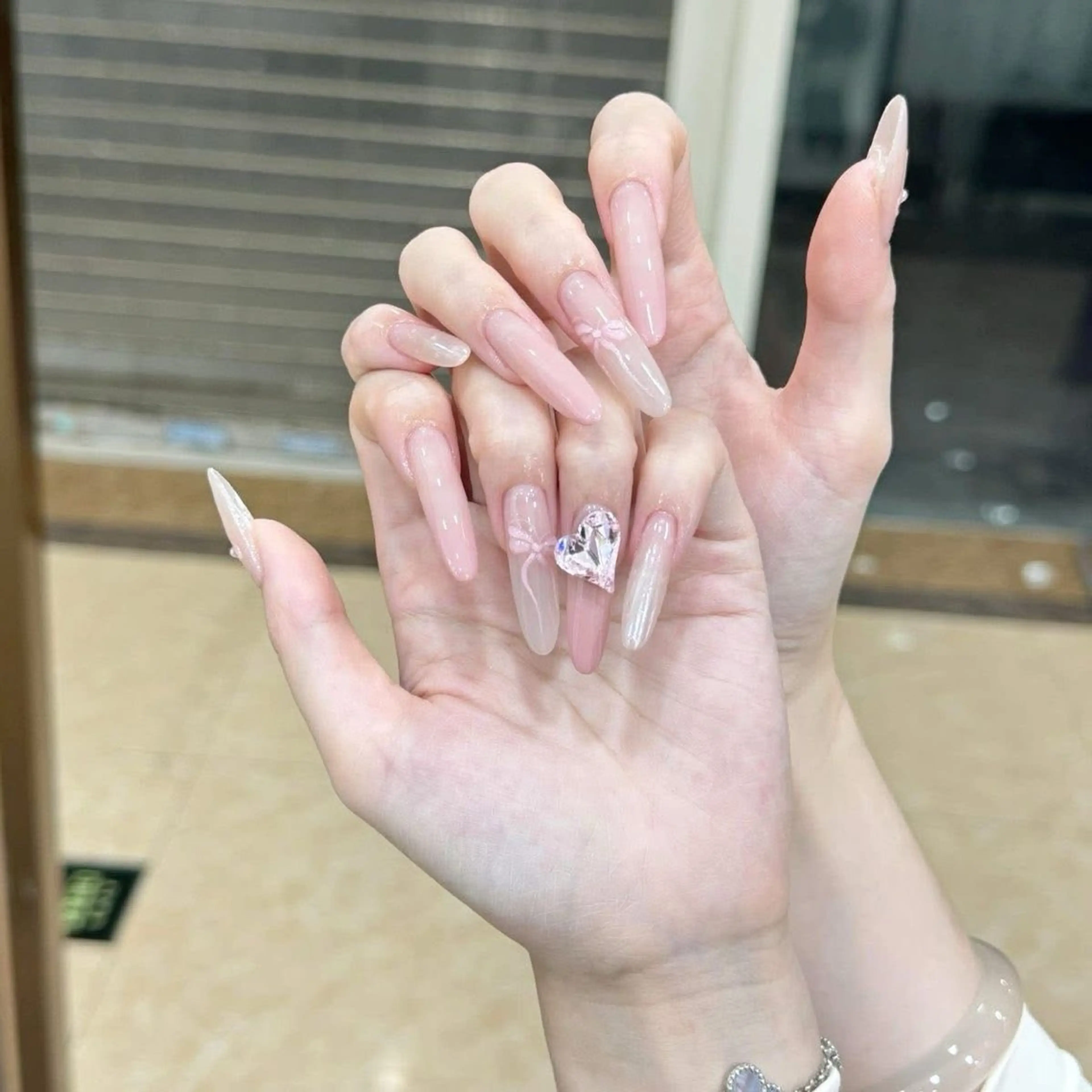 ネイル ハンドネイル T. Leeのネイルデザイン