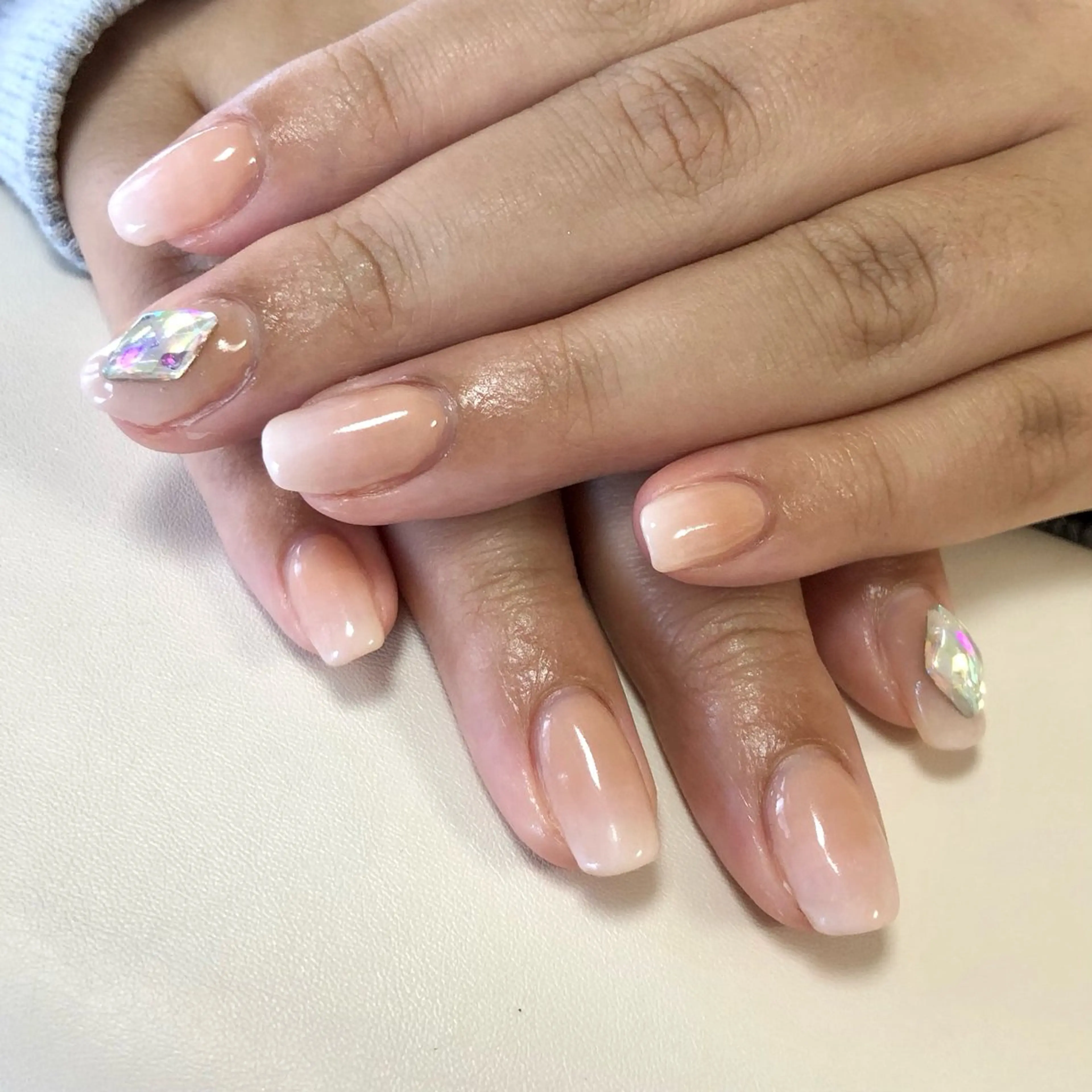 ネイル ブラウン グラデーション ホワイト ハンドネイル meeho所属・salon *meehoのネイルデザイン