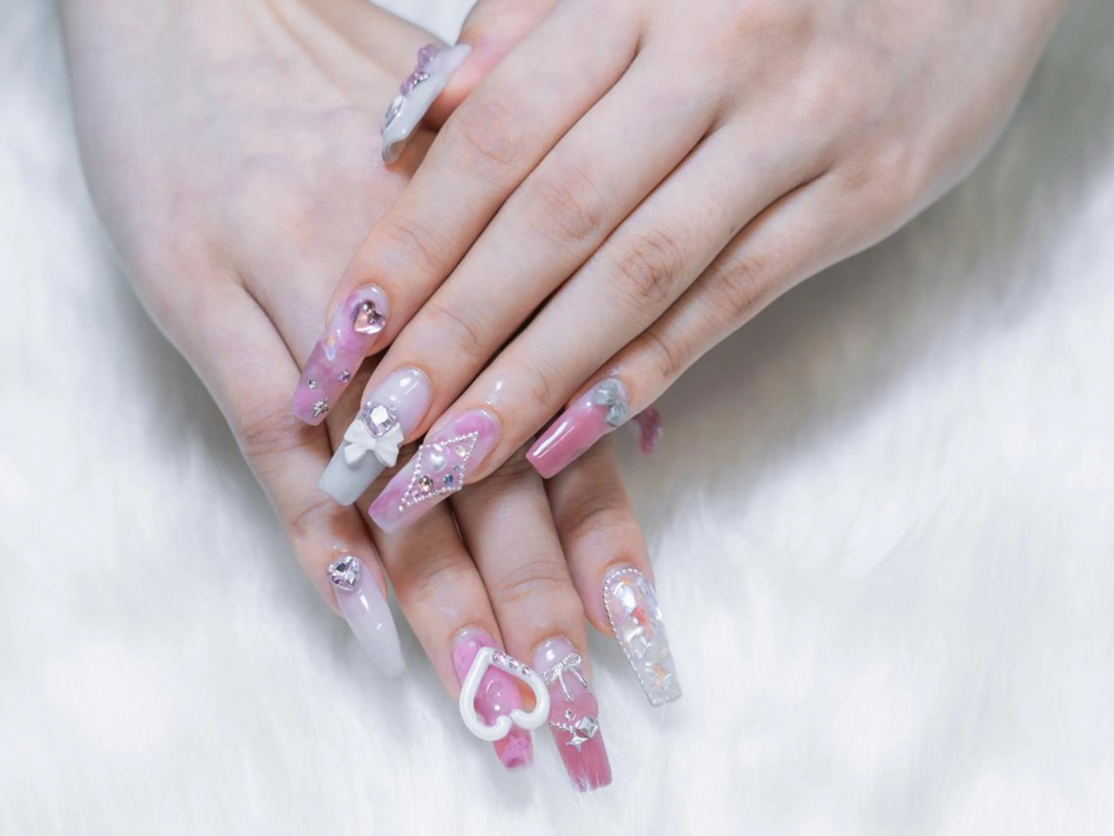 ネイル 韓国ネイル 持ち込み リボン ワンホンネイル ハンドネイル ハンドケア 🪽fein.🪽 eye&nail💞のネイルデザイン