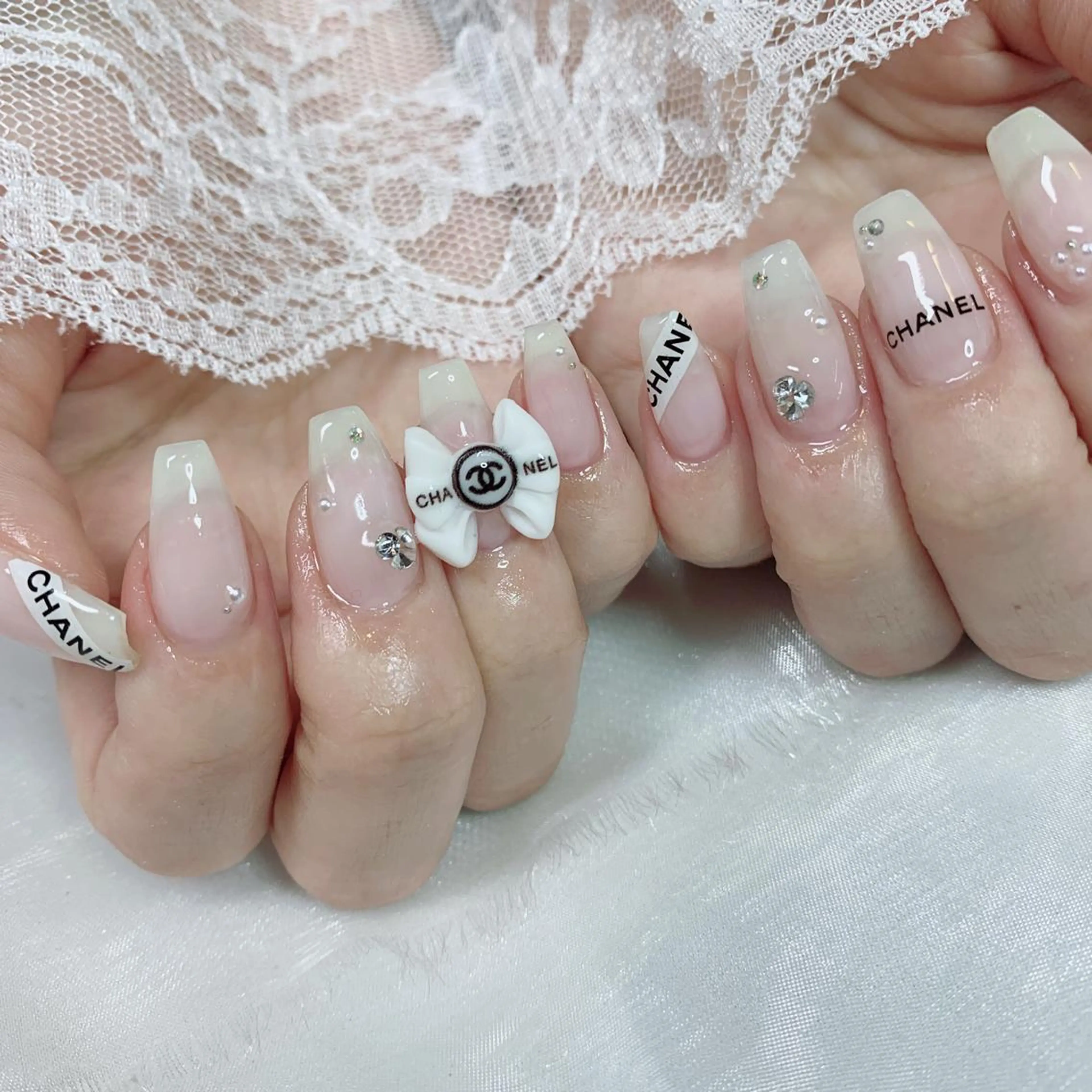 ネイル リボン ハンドネイル La neige* yuki 🥯🍑のネイルデザイン