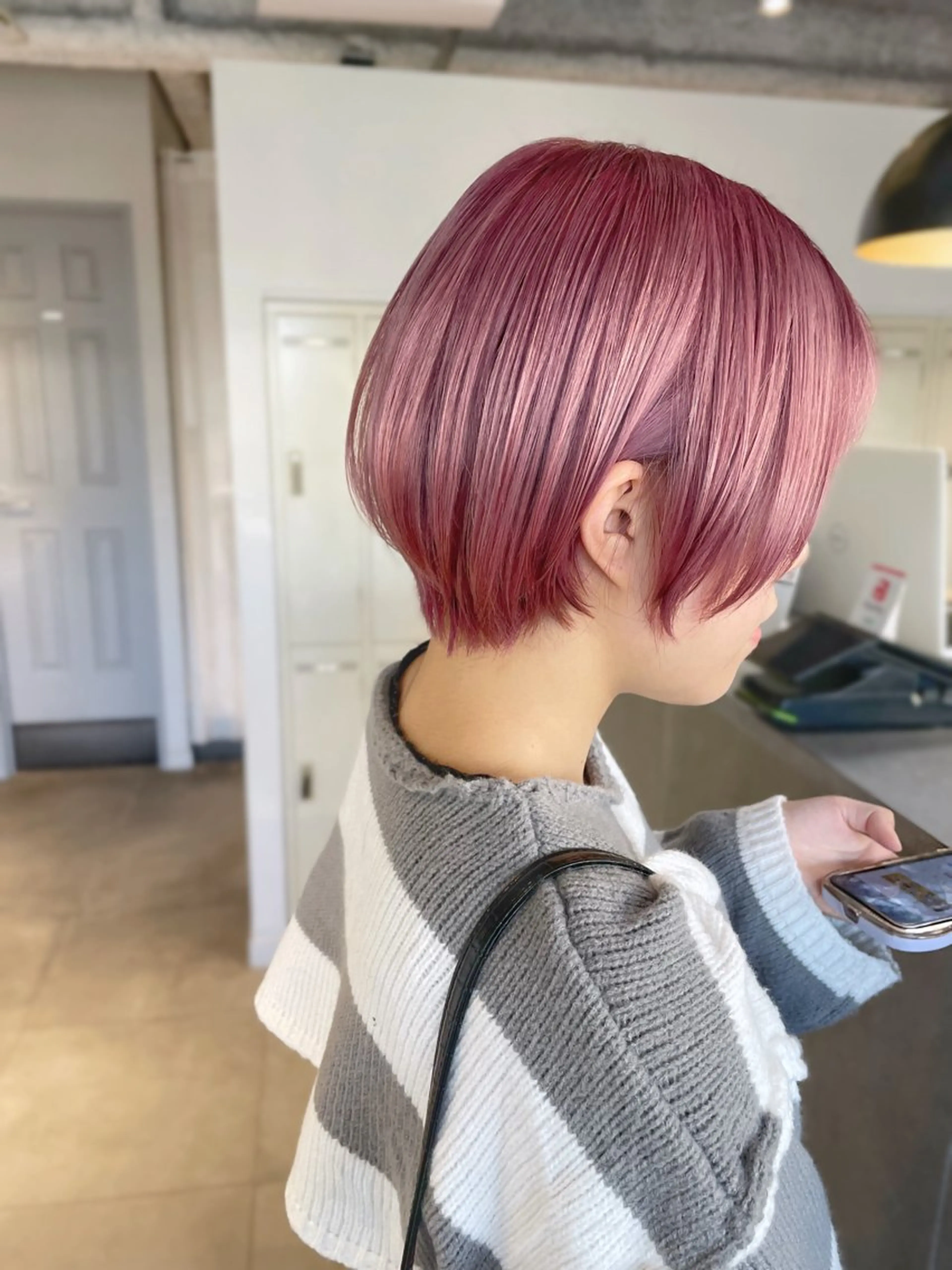 ショート カラー ハイトーンカラー ピンクカラー カット ヘアカラー トリートメント レイヤー/髪質改善カ ラ-🤍津田奈々美‎のヘアスタイル