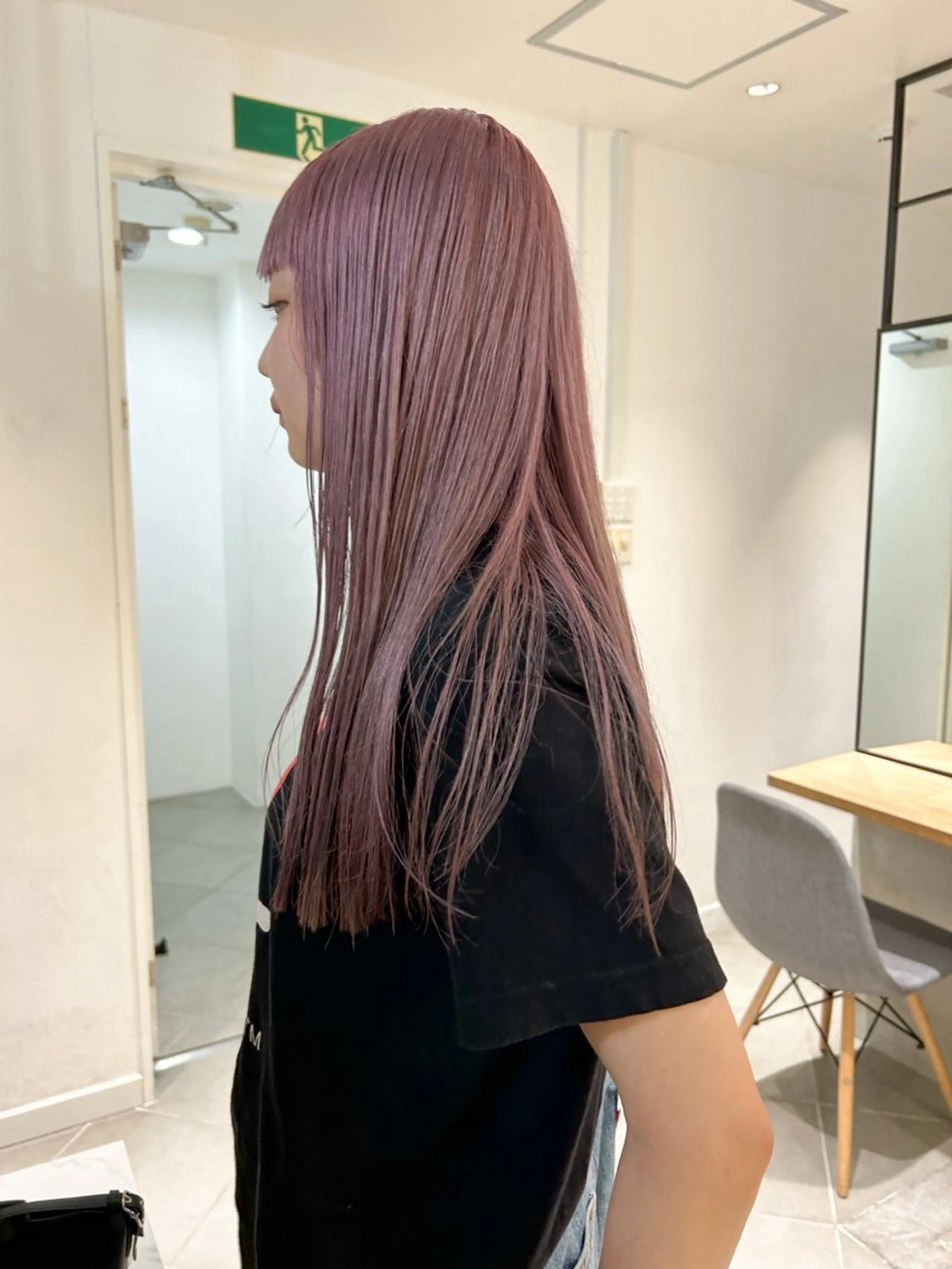 ロング カラー カット ヘアカラー トリートメント Loom.所属・村上雅人 ナチュラルモードのヘアスタイル