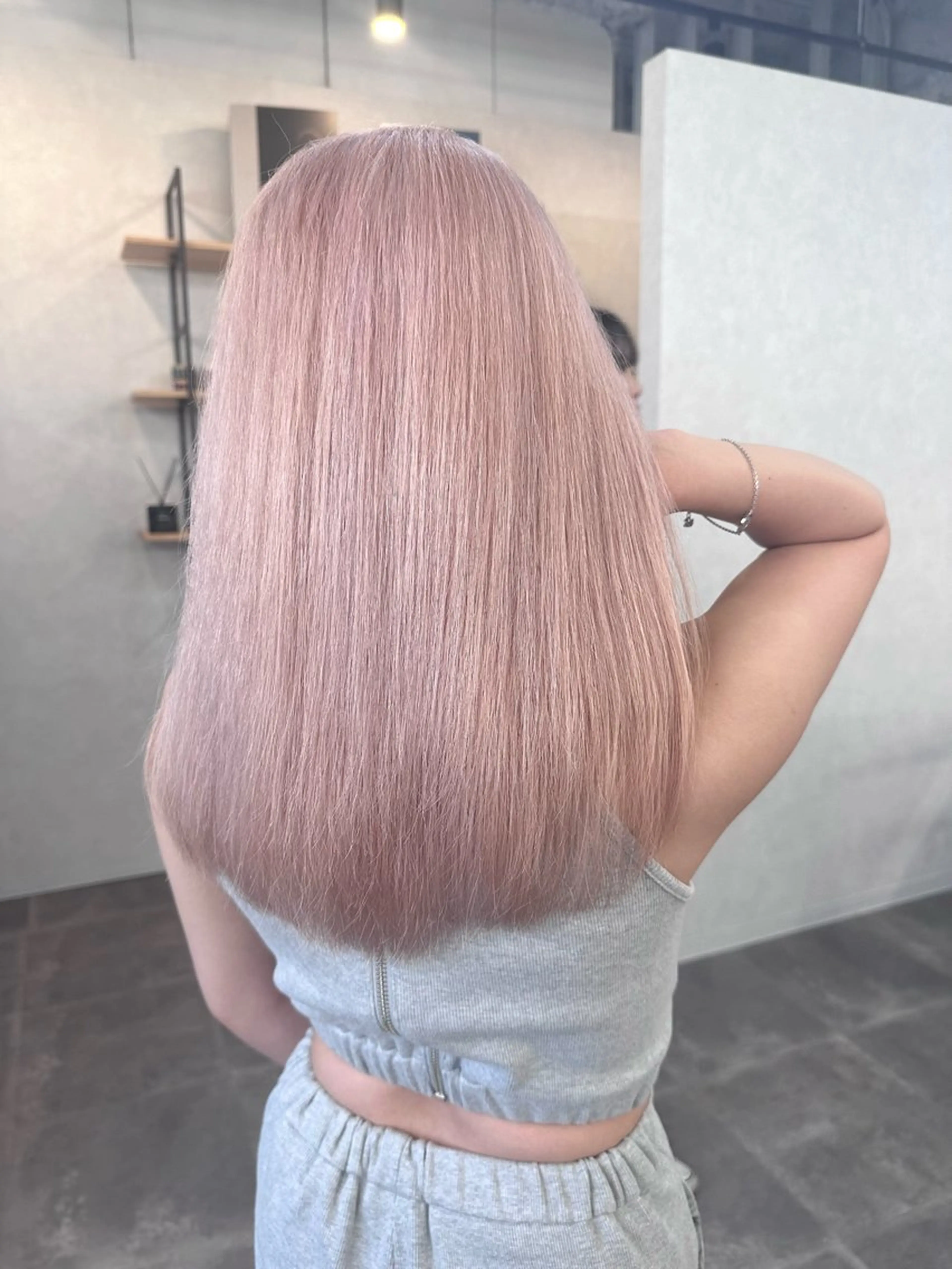 ミディアム カット ヘアカラー Aika 🖤のヘアスタイル