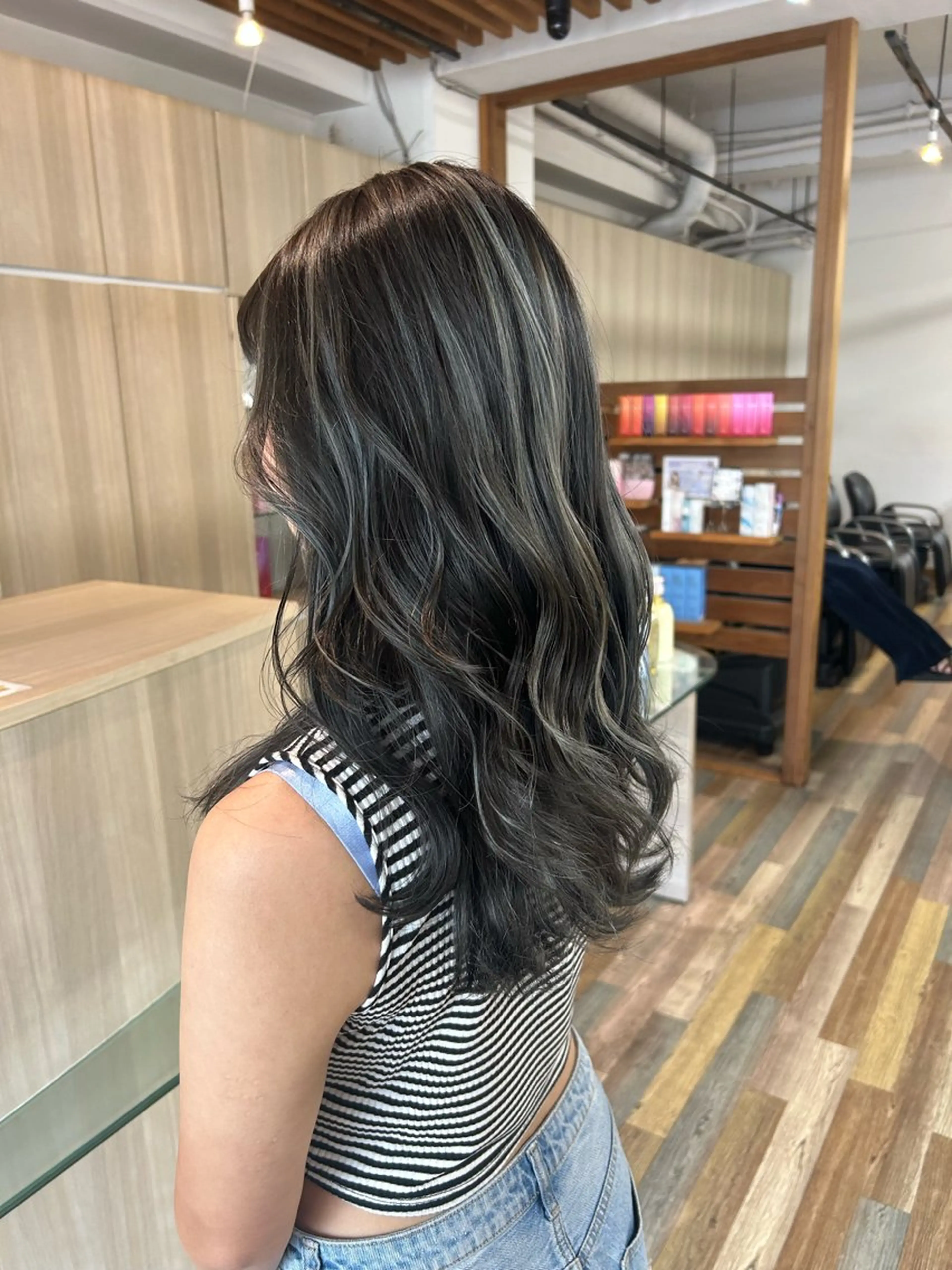 セミロング ハイライト ヘアカラー トリートメント 志賀　輝/ハイライト /縮毛矯正/髪質改善のヘアスタイル