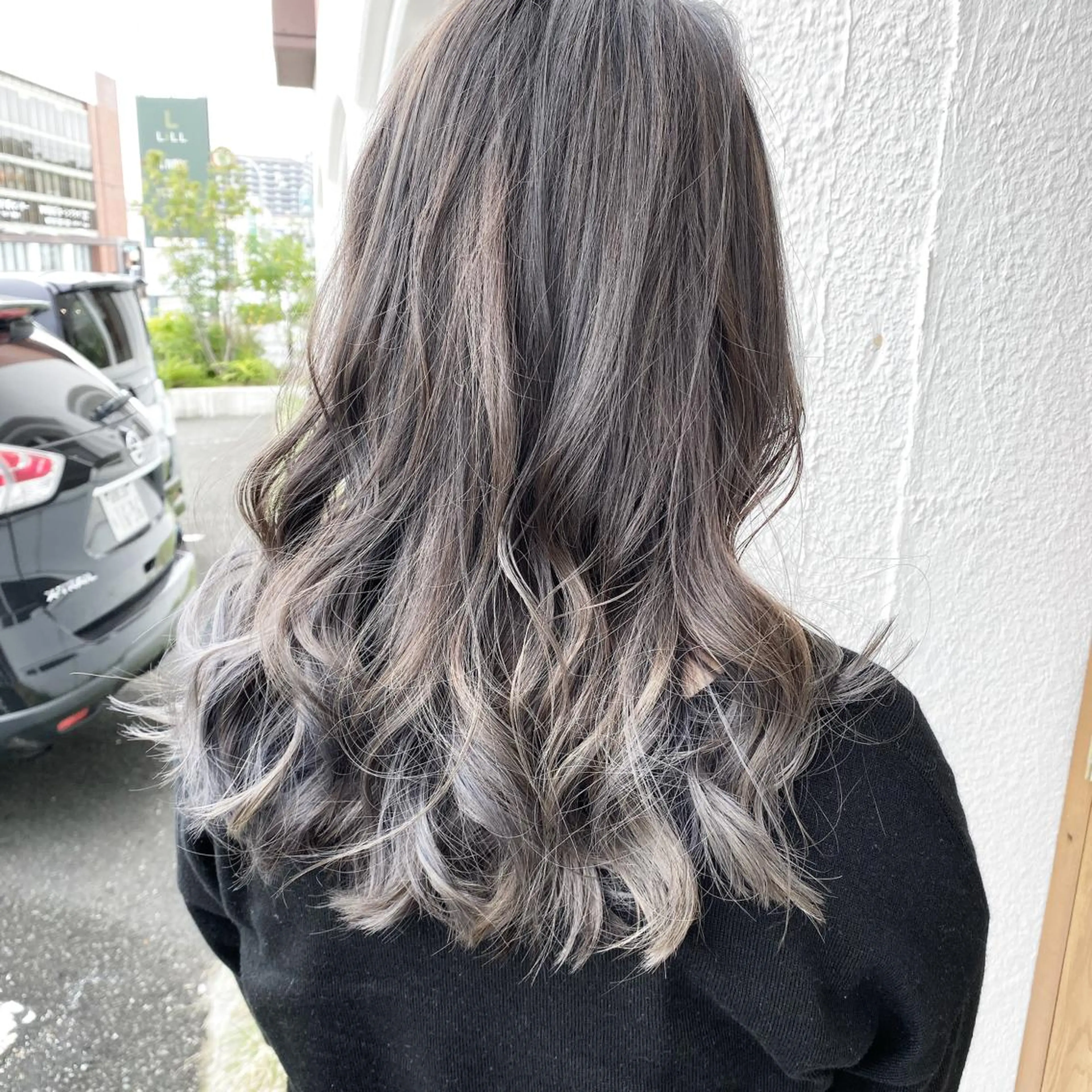 ロング カラー ブリーチ グラデーションカラー ブリーチなしカラー シルバー カット ヘアカラー 入江 志穂のヘアスタイル