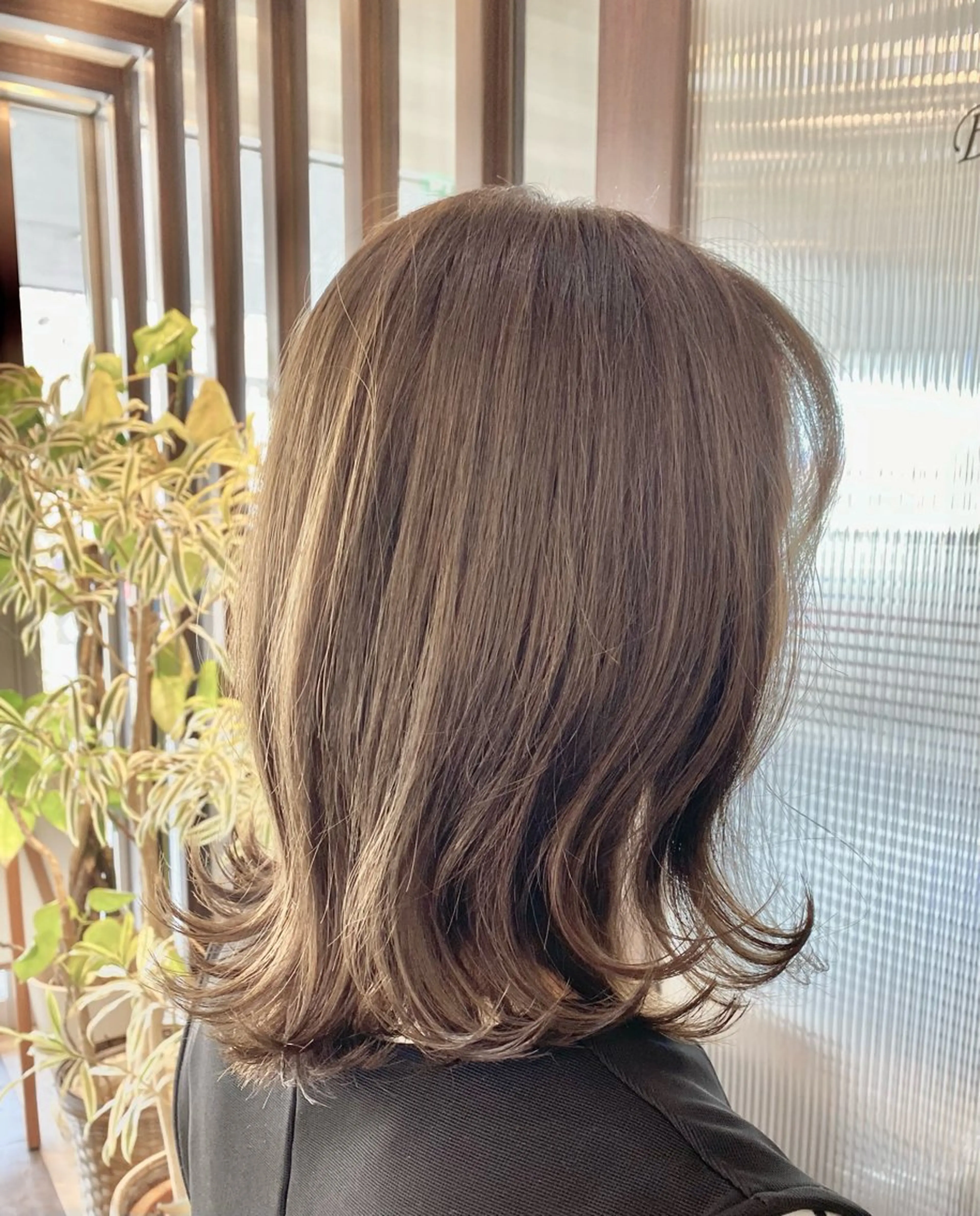 ミディアム 鈴木 千恵子のヘアスタイル