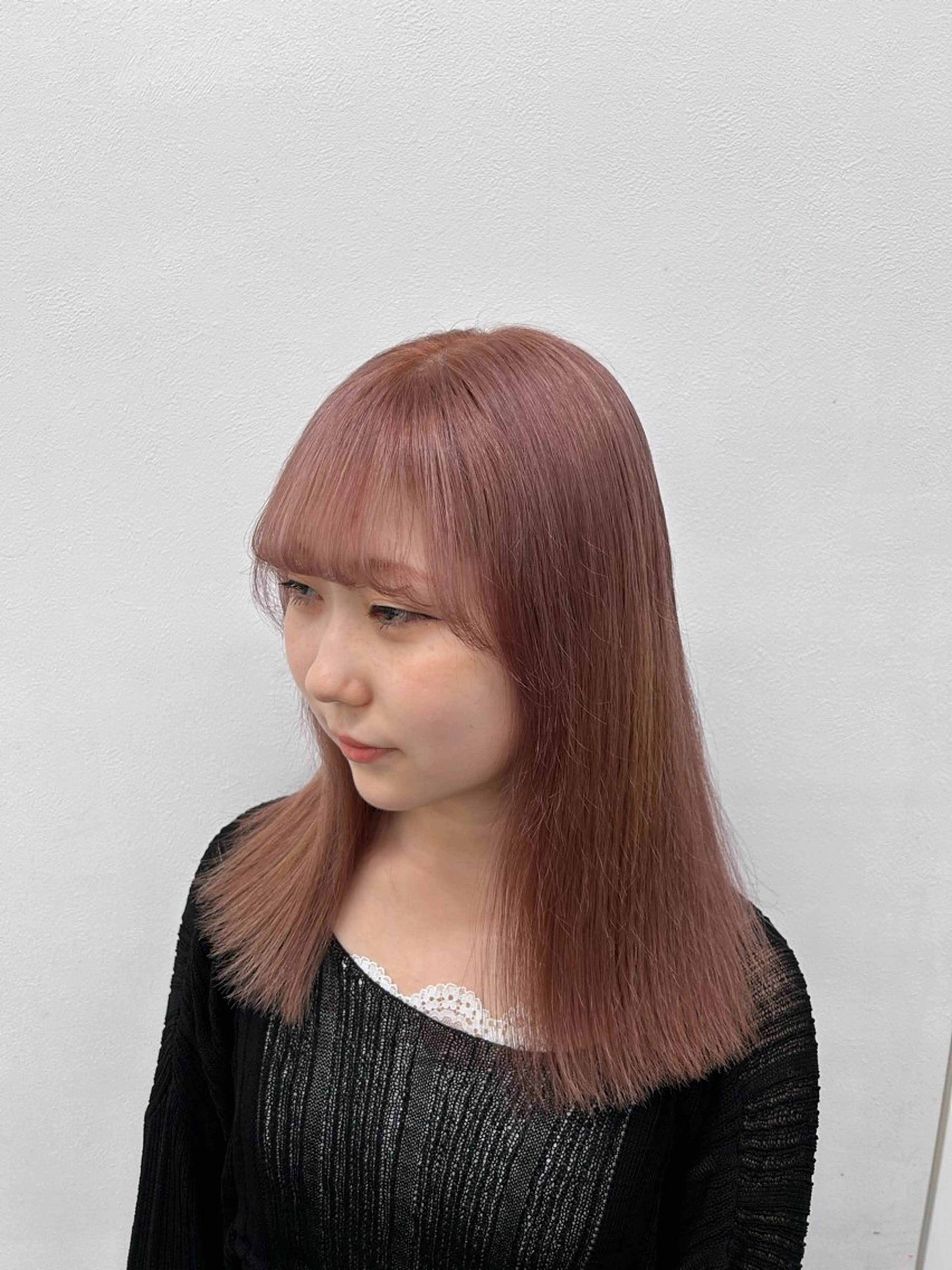カラー ヘアカラー トリートメント ベージュ／ピンク【く すみカラー】レイヤーのヘアスタイル