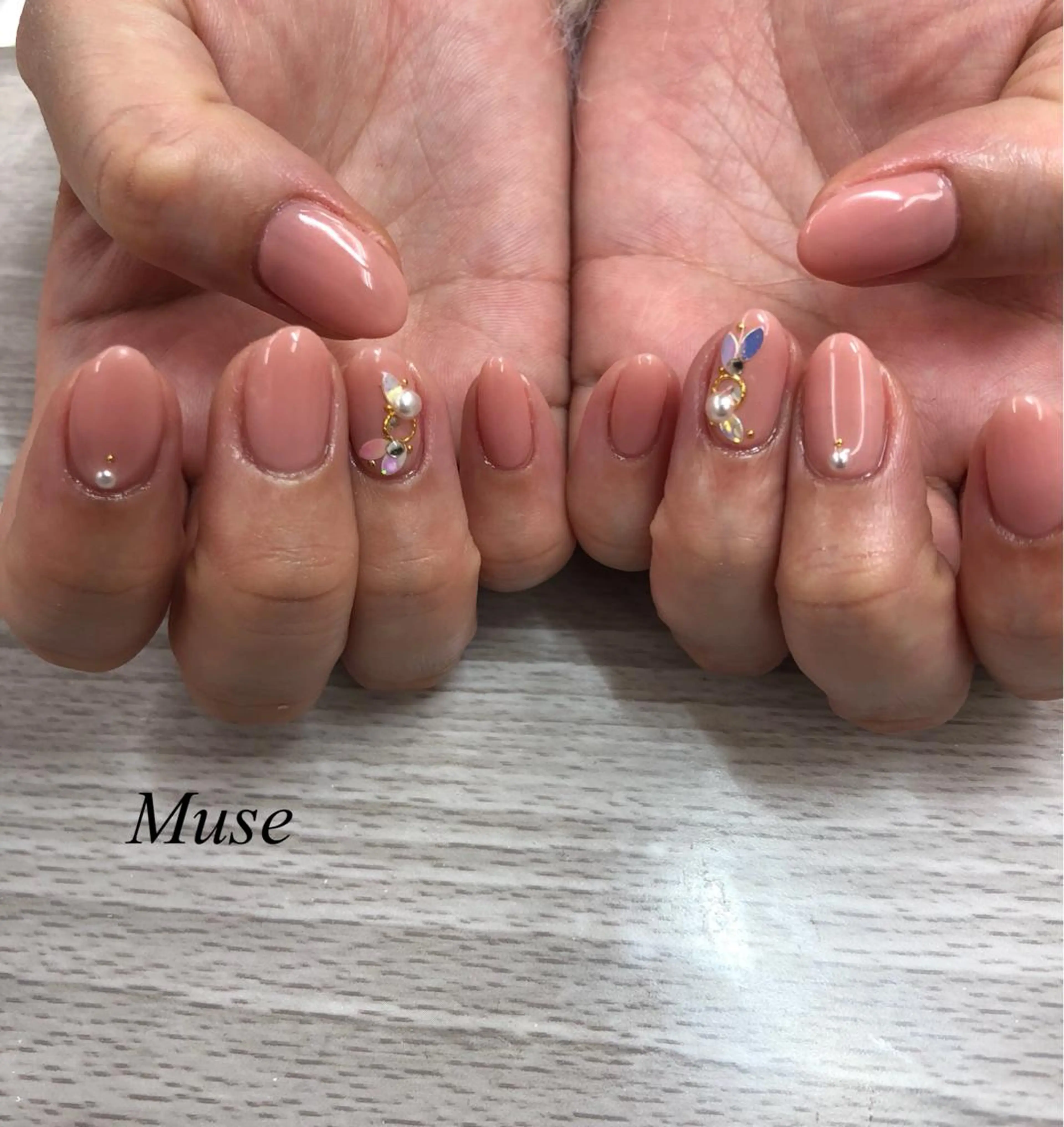 ネイル ストーンネイル ハンドネイル Nail salon Museのネイルデザイン