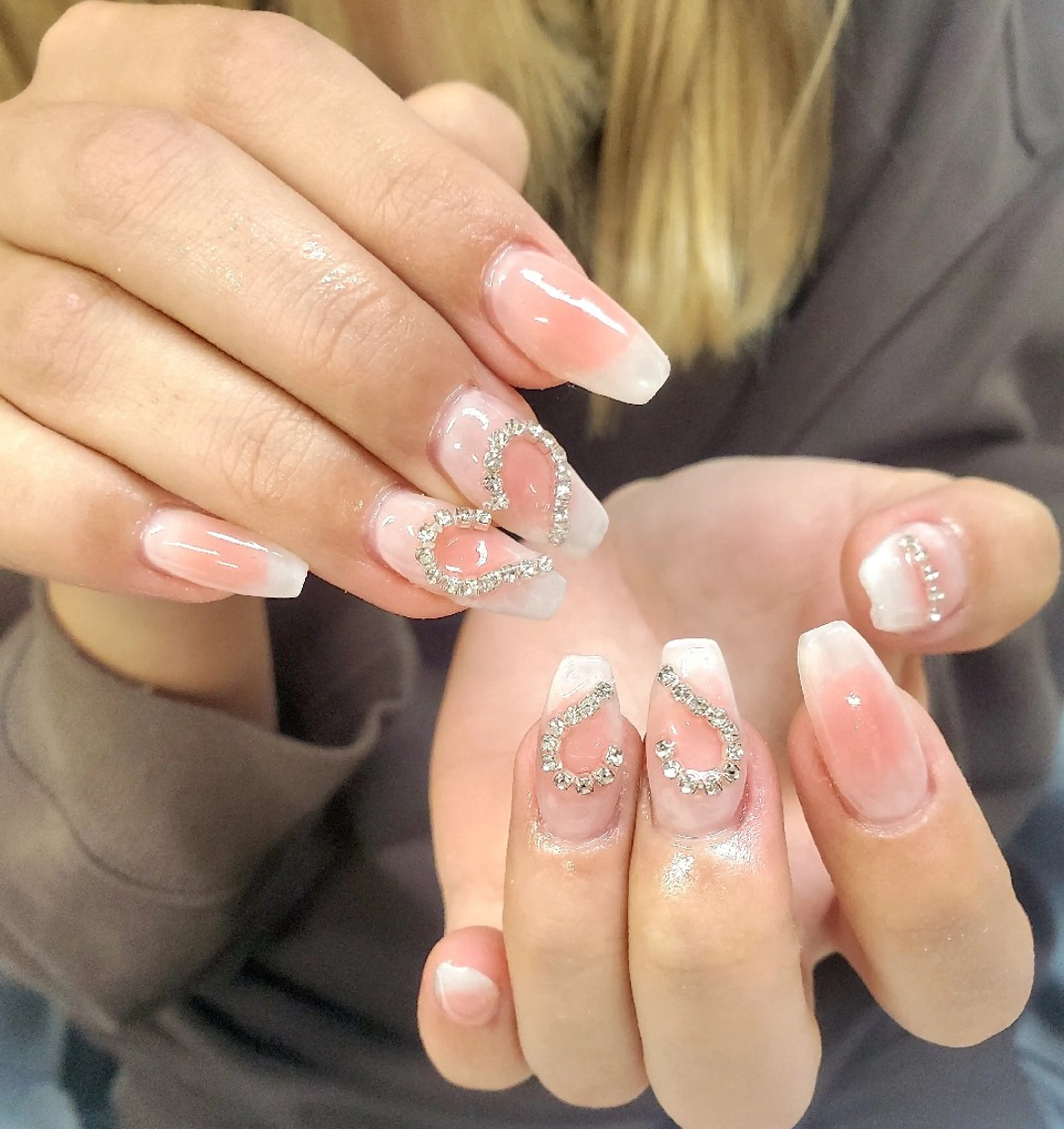 ネイル チークネイル フレンチネイル ガーリー ハート キラキラネイル ハンドネイル Nail 🌱TSUBASAのネイルデザイン