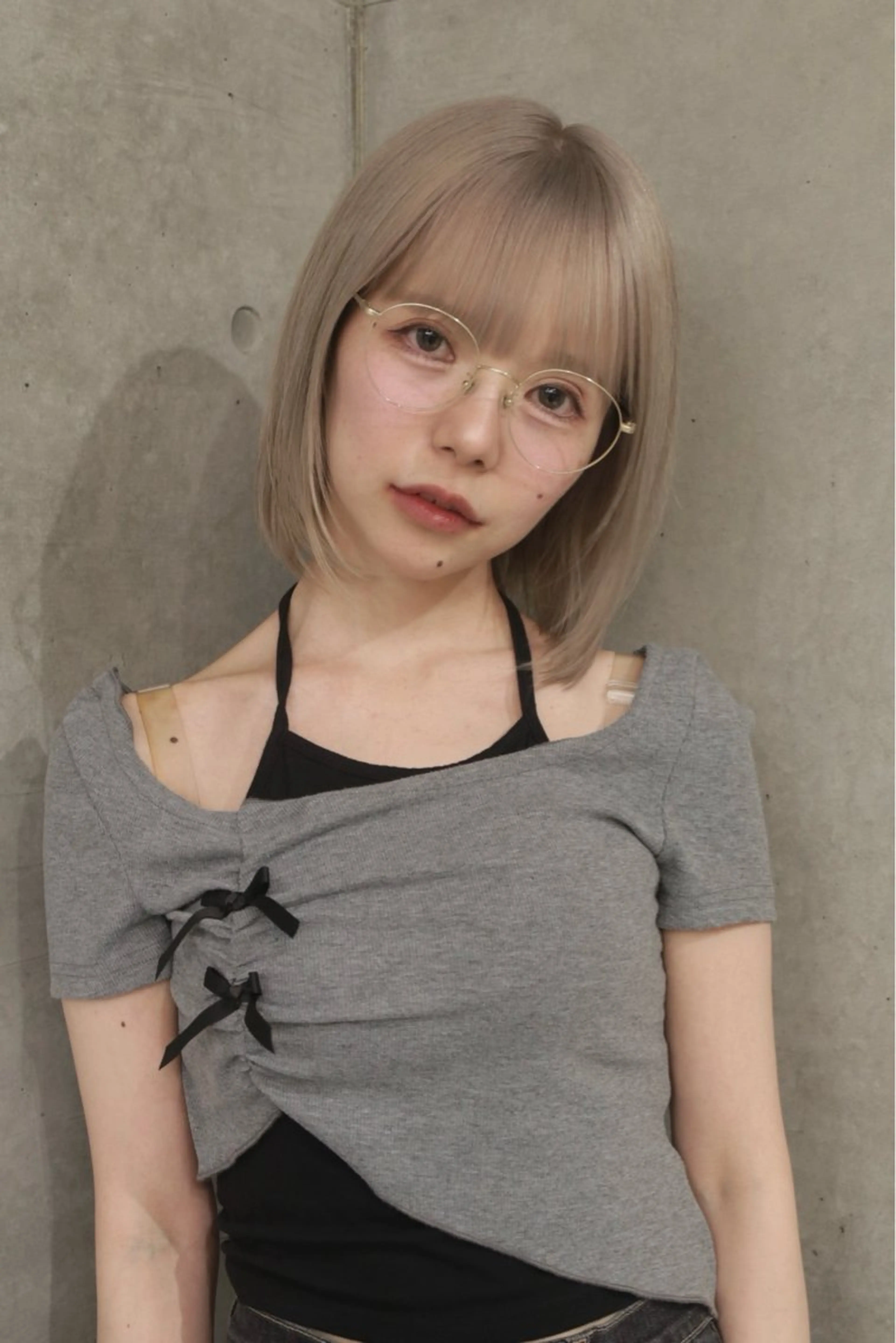 ミディアム カラー ベージュカラー ハイトーンカラー シルバー シルバーベージュ 本物のデザイナーズ サロン/HIROKIのヘアスタイル