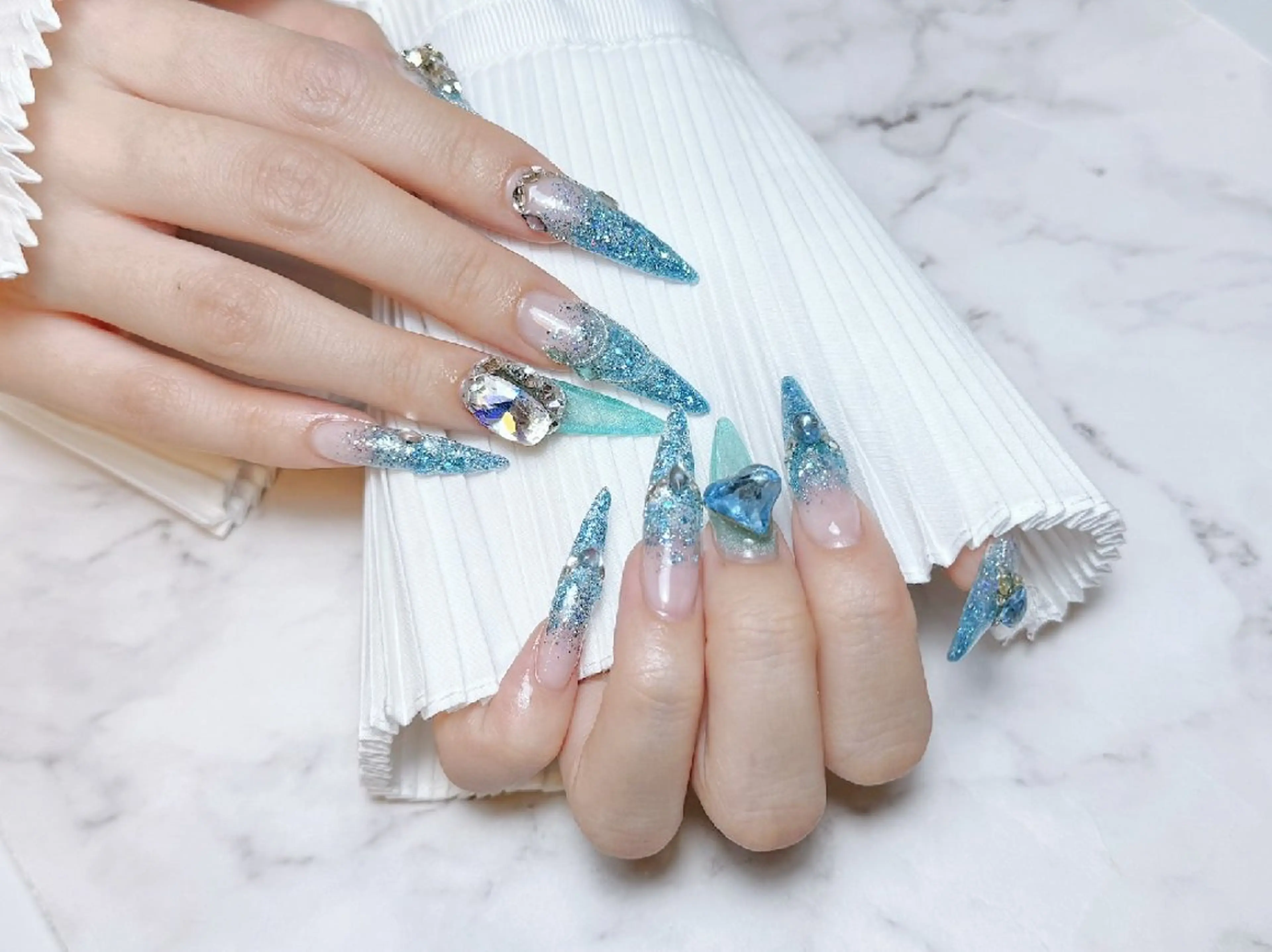 ネイル 🌈Yun nail hyejin💋のネイルデザイン