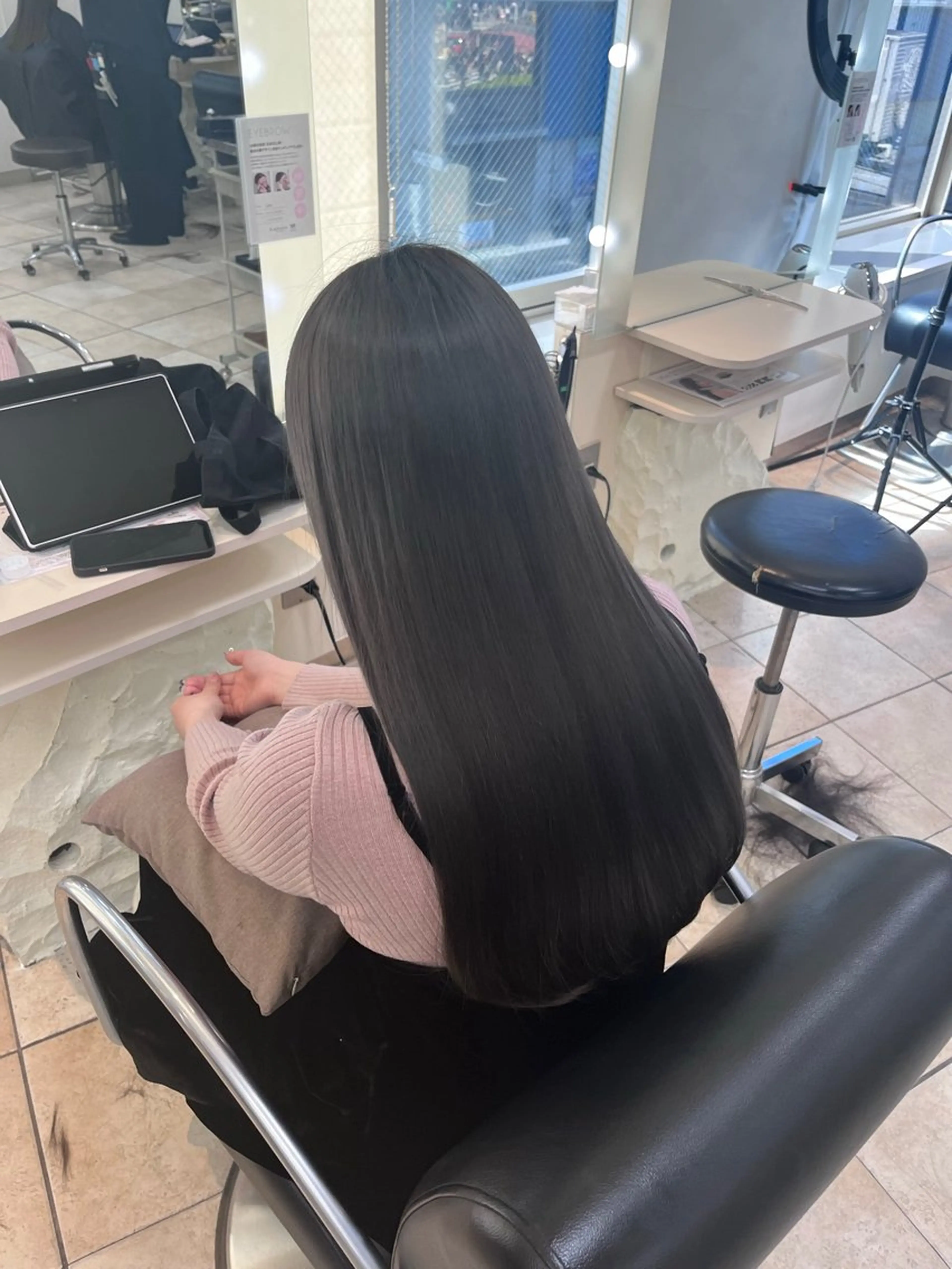 ロング カラー ブリーチ ダークグレー ダークグレージュ グレージュ MITSUKI🤍 モテ髪×韓国レイヤーのヘアスタイル
