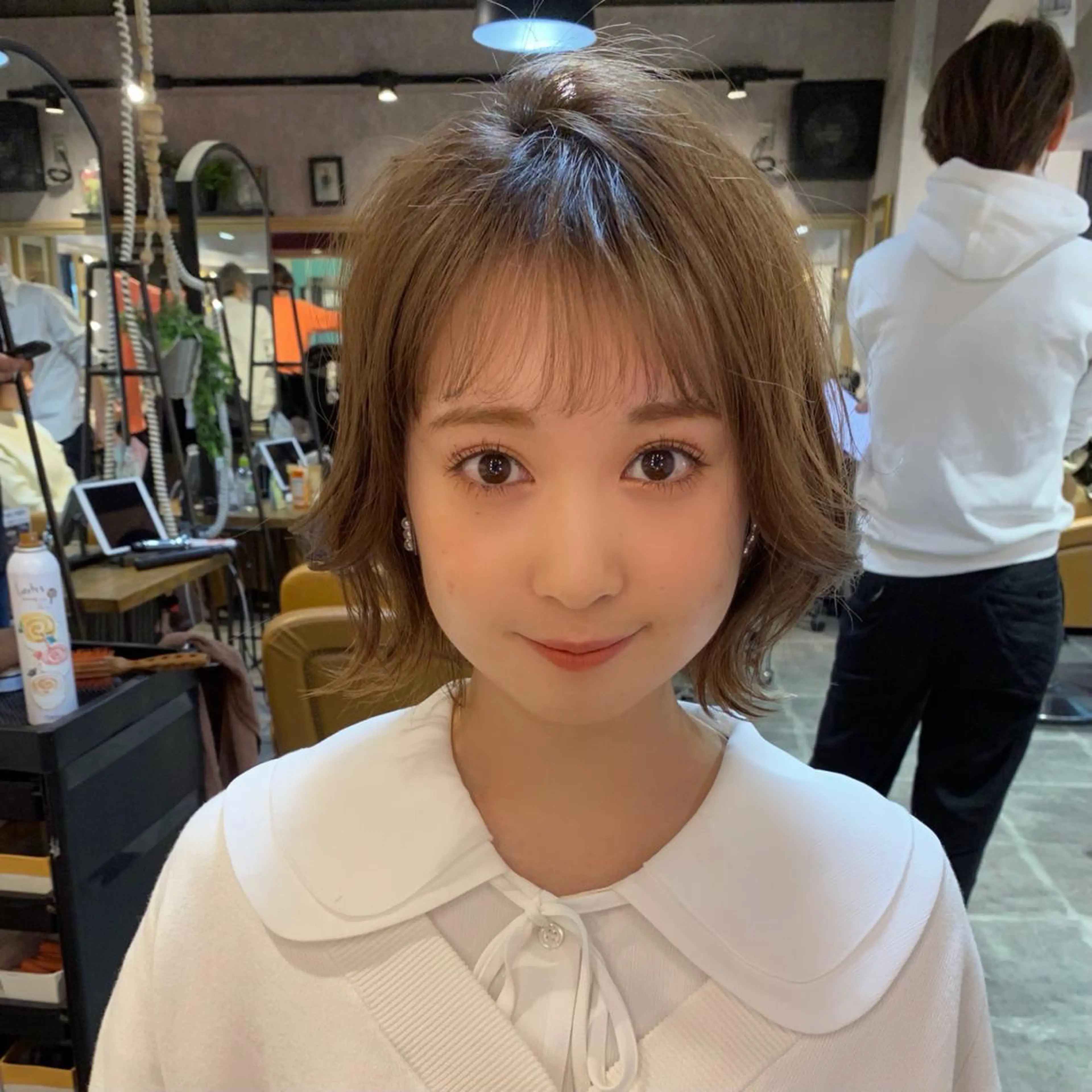 ショート カラー ベージュカラー ハイトーンカラー ハイトーンベージュ 天使の羽バング・フェザーバング レイヤーと顔まわり 大好き❣️関口拓馬のヘアスタイル