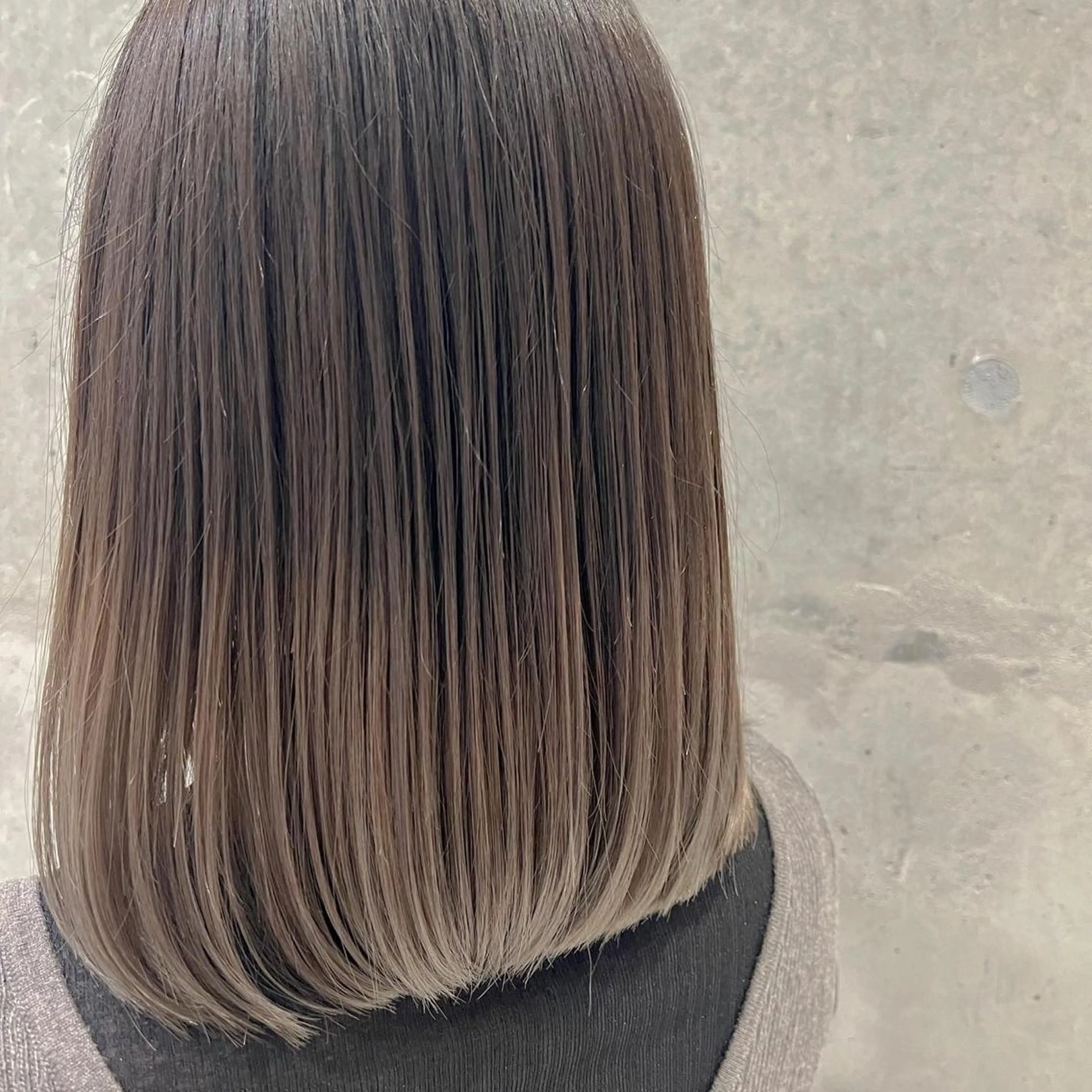 ミディアム カラー グラデーションカラー グレージュ 色素薄めカラー❤︎ chihiroのヘアスタイル