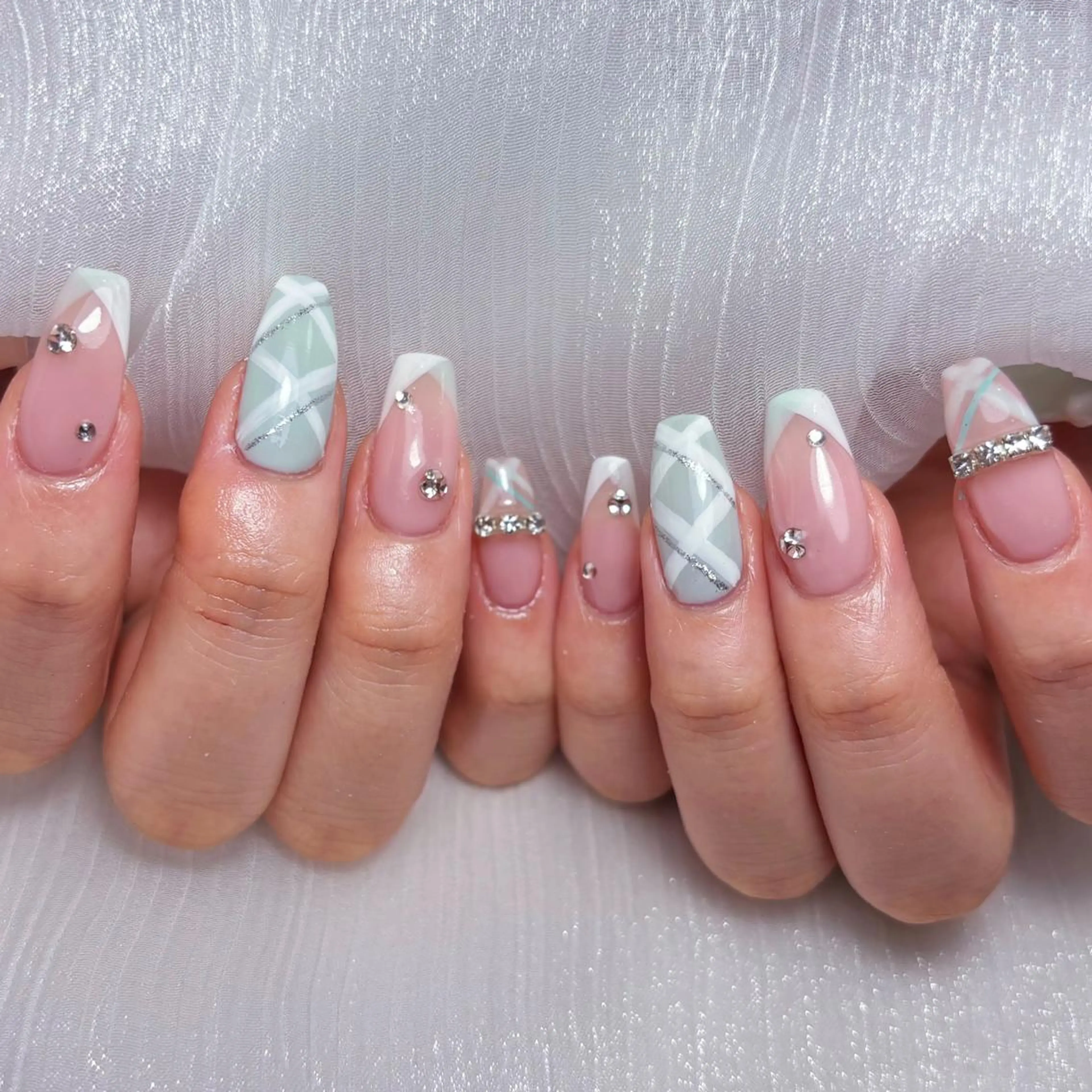 ネイル アートネイル オーロラネイル ガーリー キラキラネイル 韓国ネイル ハンドネイル DIAMOND 💅のネイルデザイン