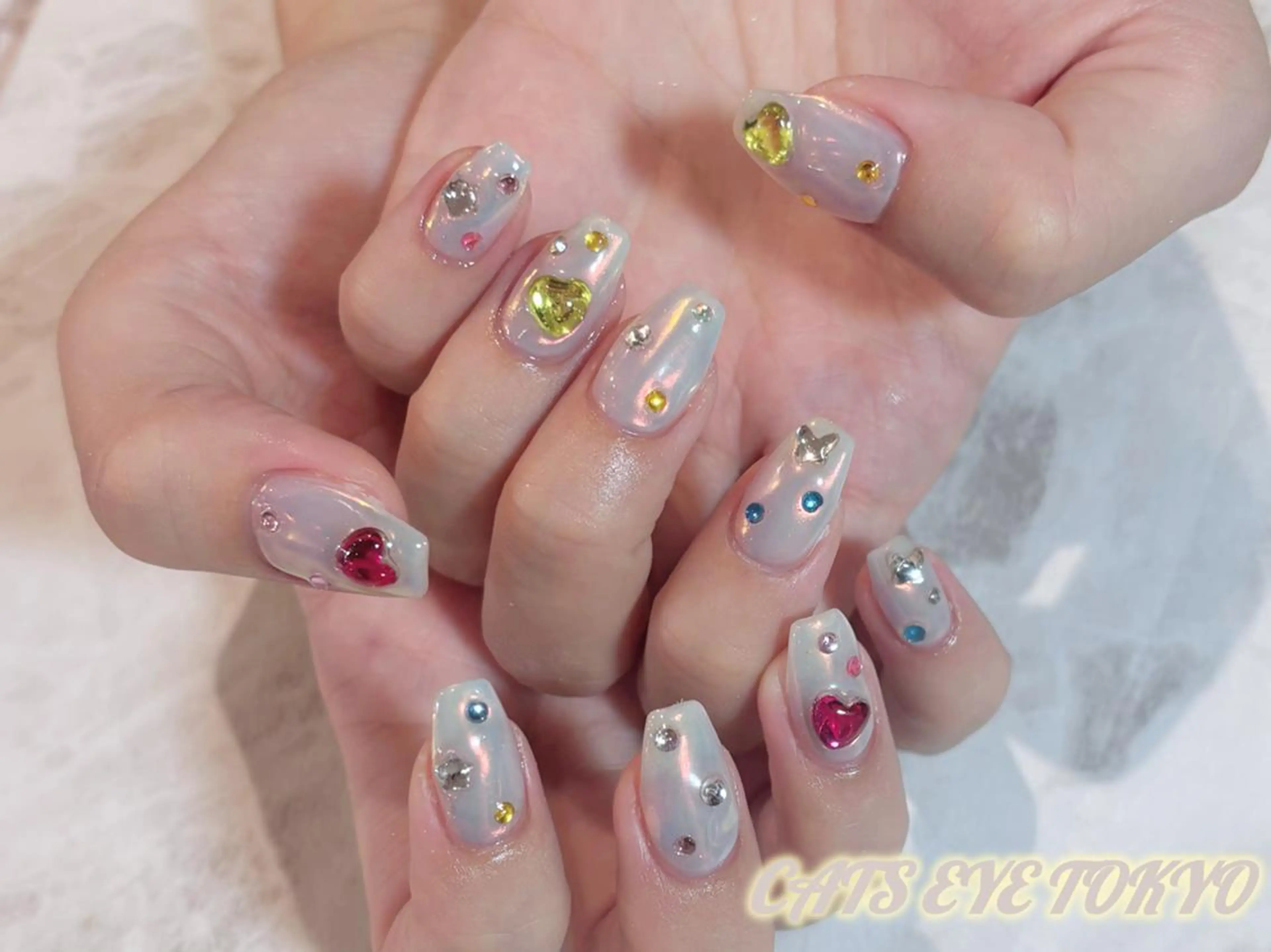 ネイル オーロラネイル ハンドネイル Cat's eye TOKYO 新宿店のネイルデザイン