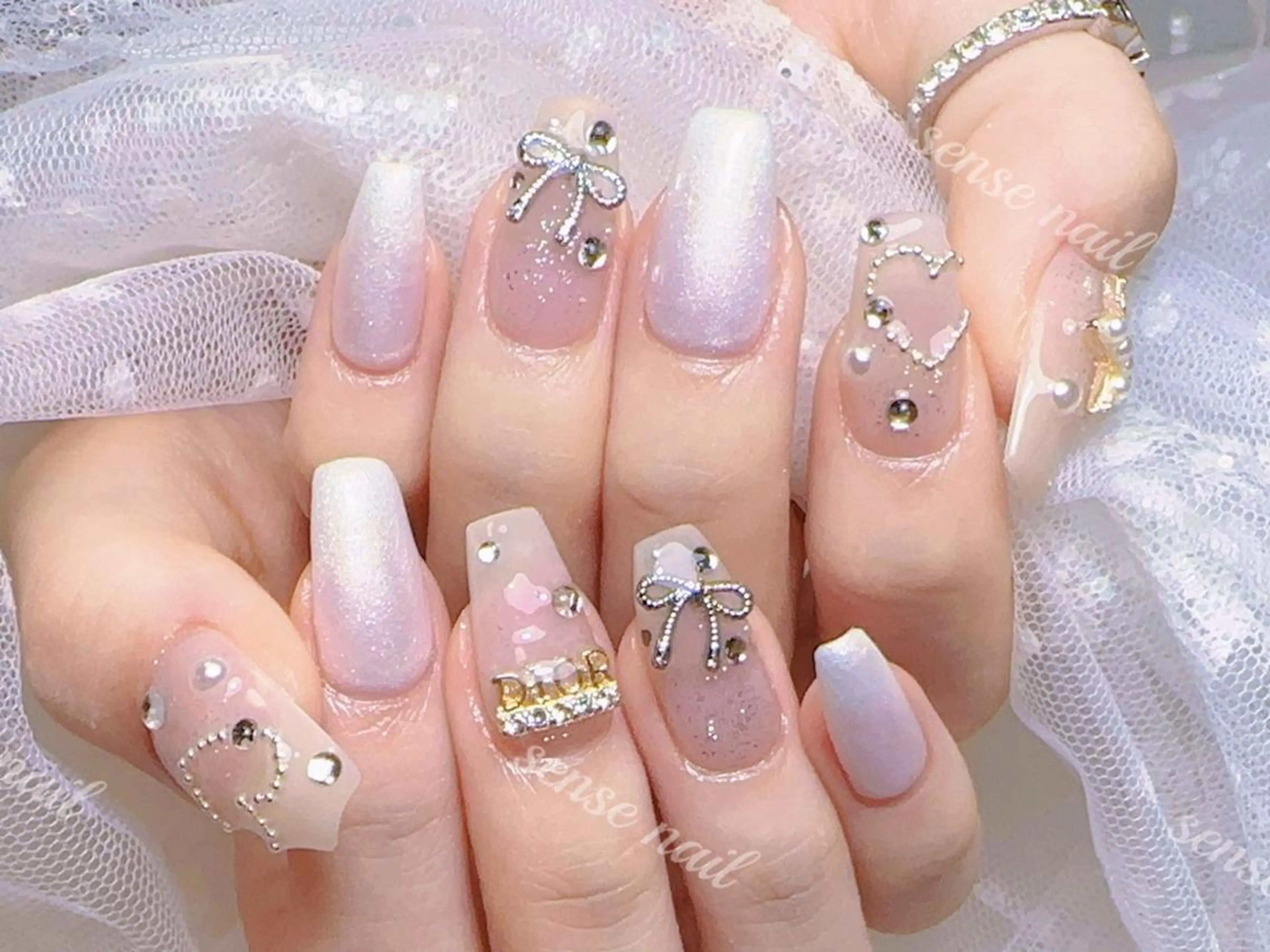 ネイル Queening 🦋のネイルデザイン